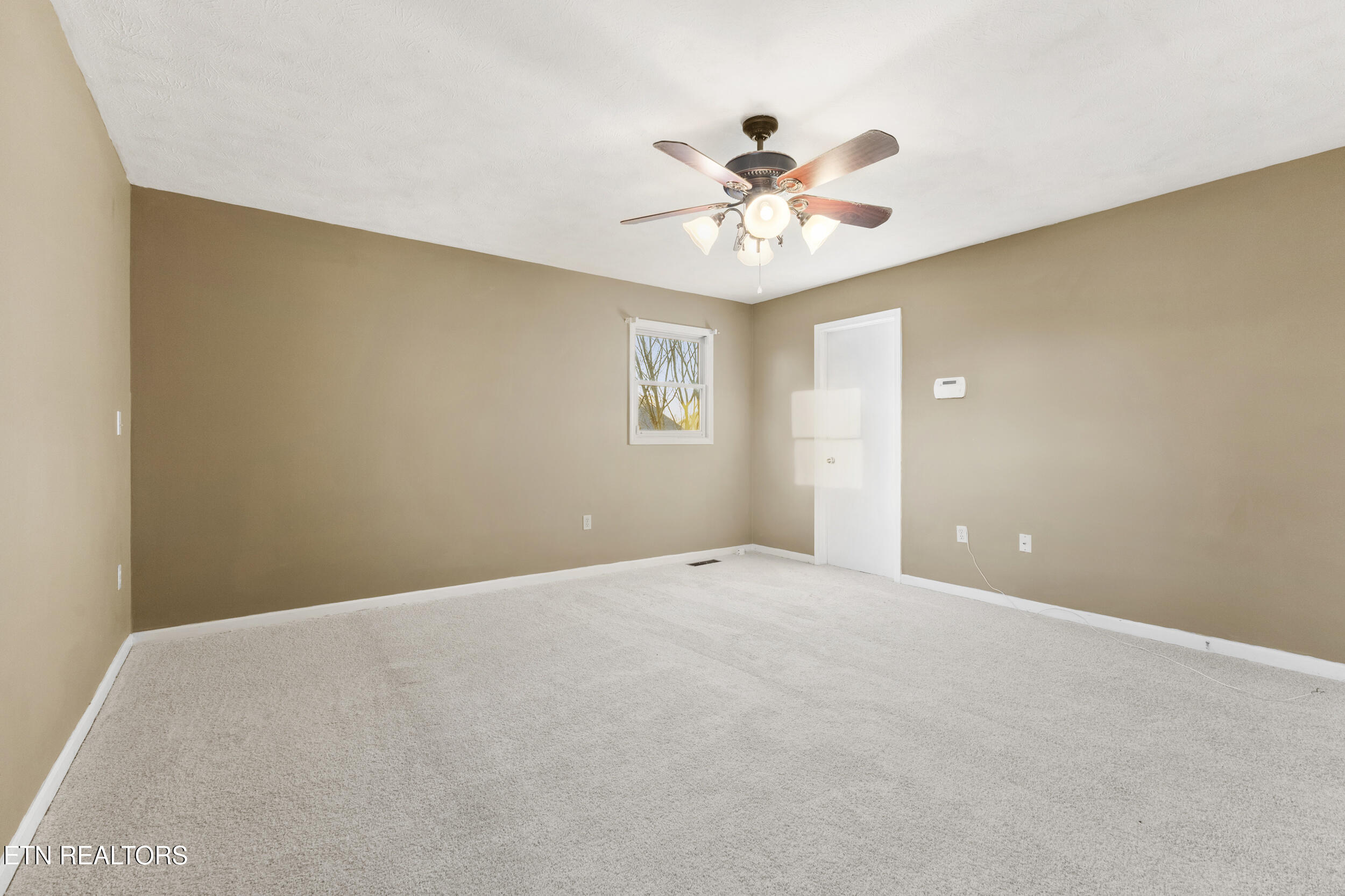 1037 Keith Lane