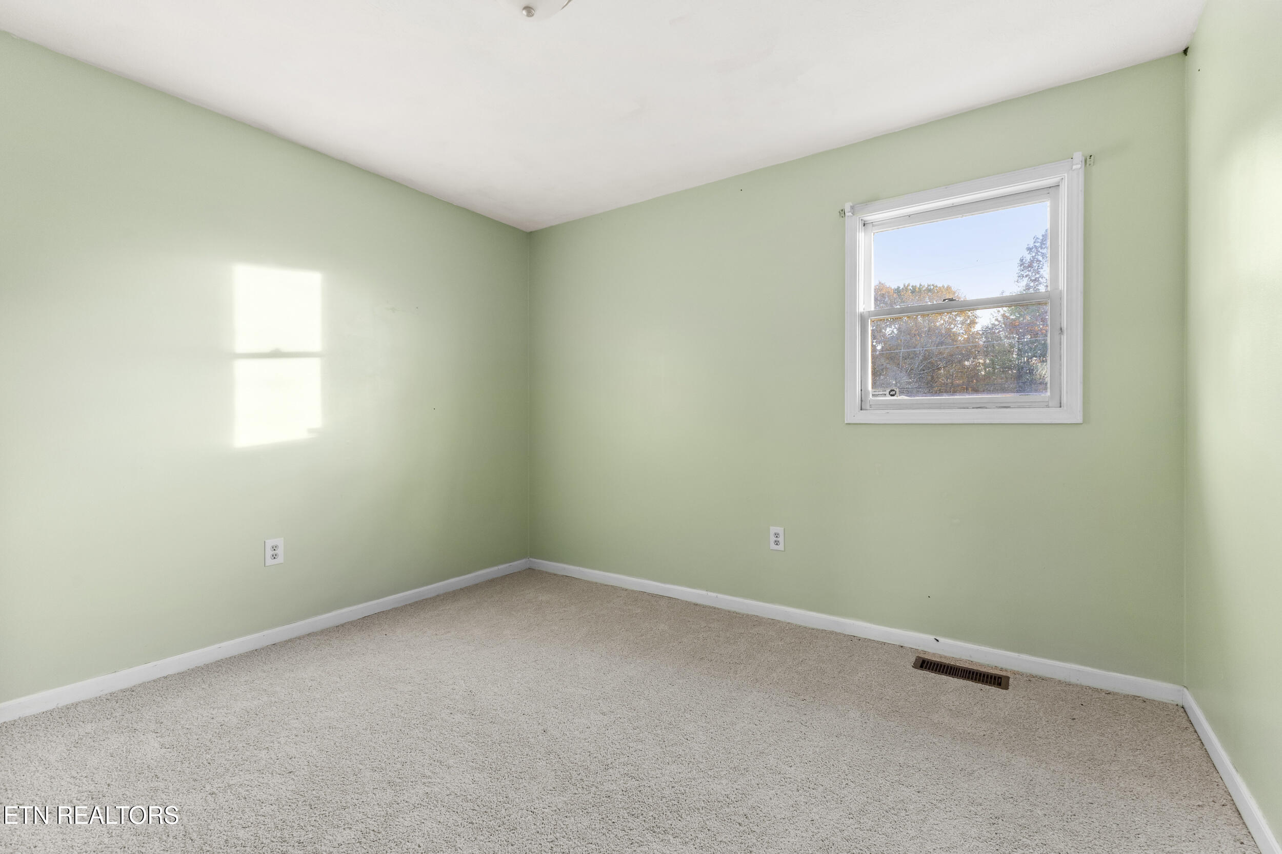 1037 Keith Lane