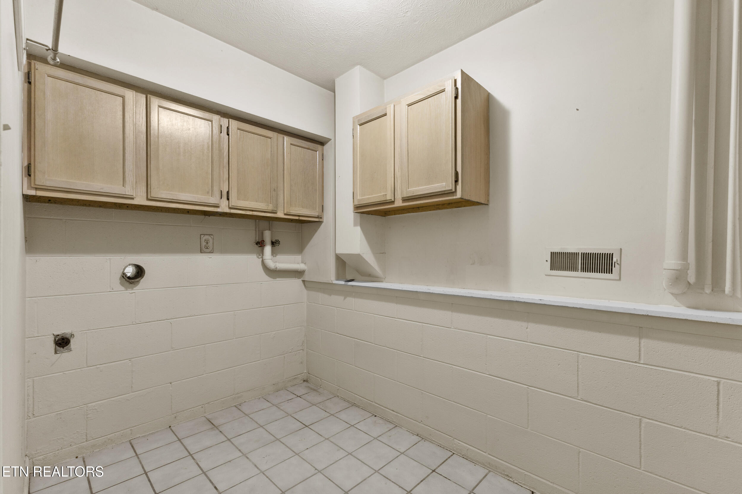 1037 Keith Lane