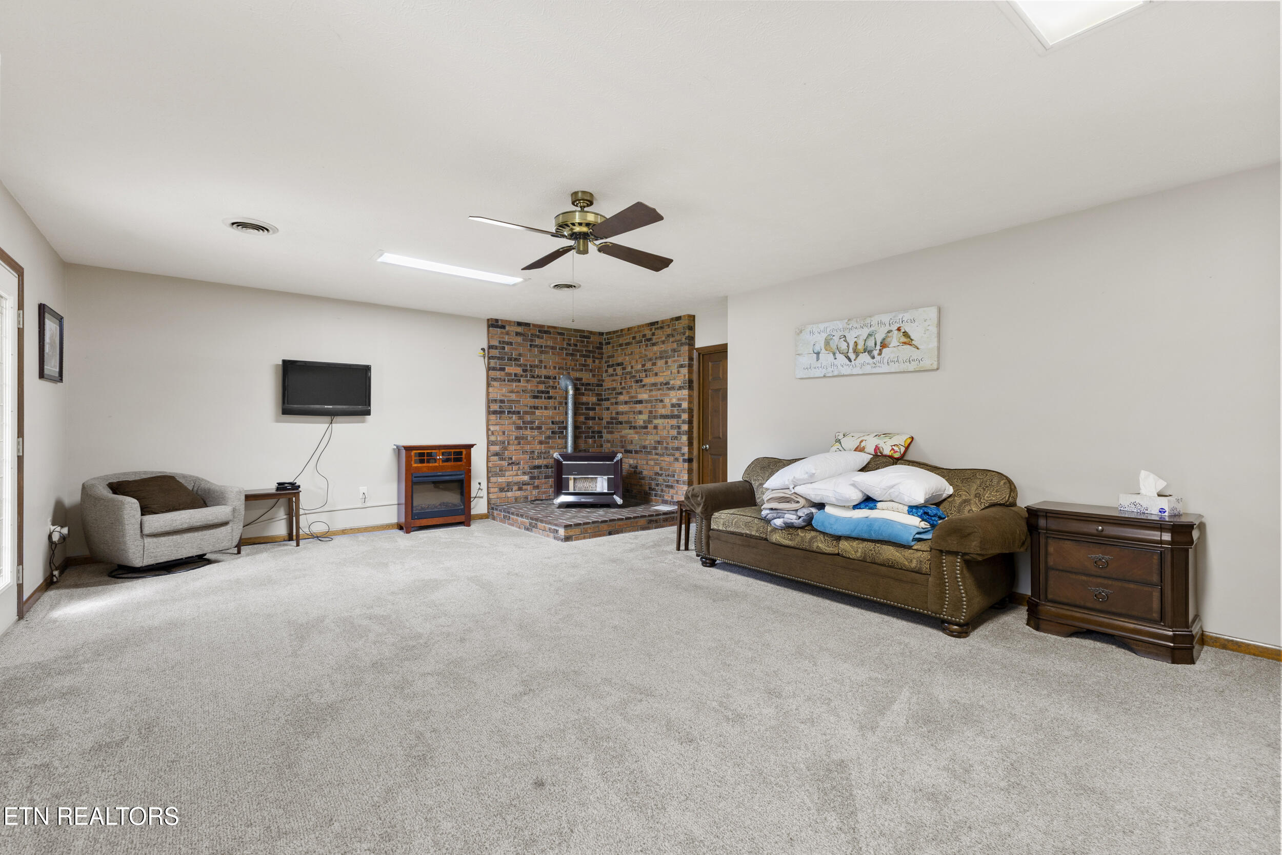 6262 Wintergreen Rd