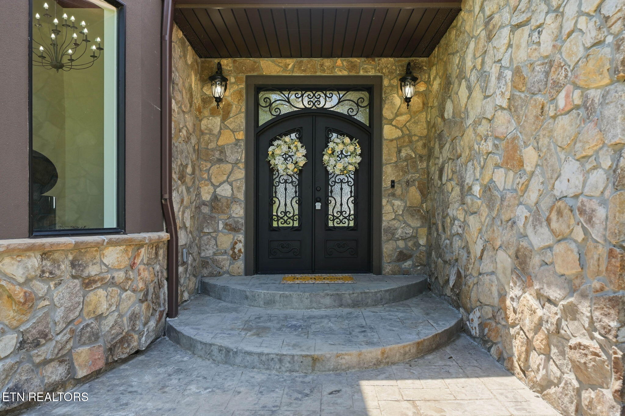 1005 Enchanted Drive