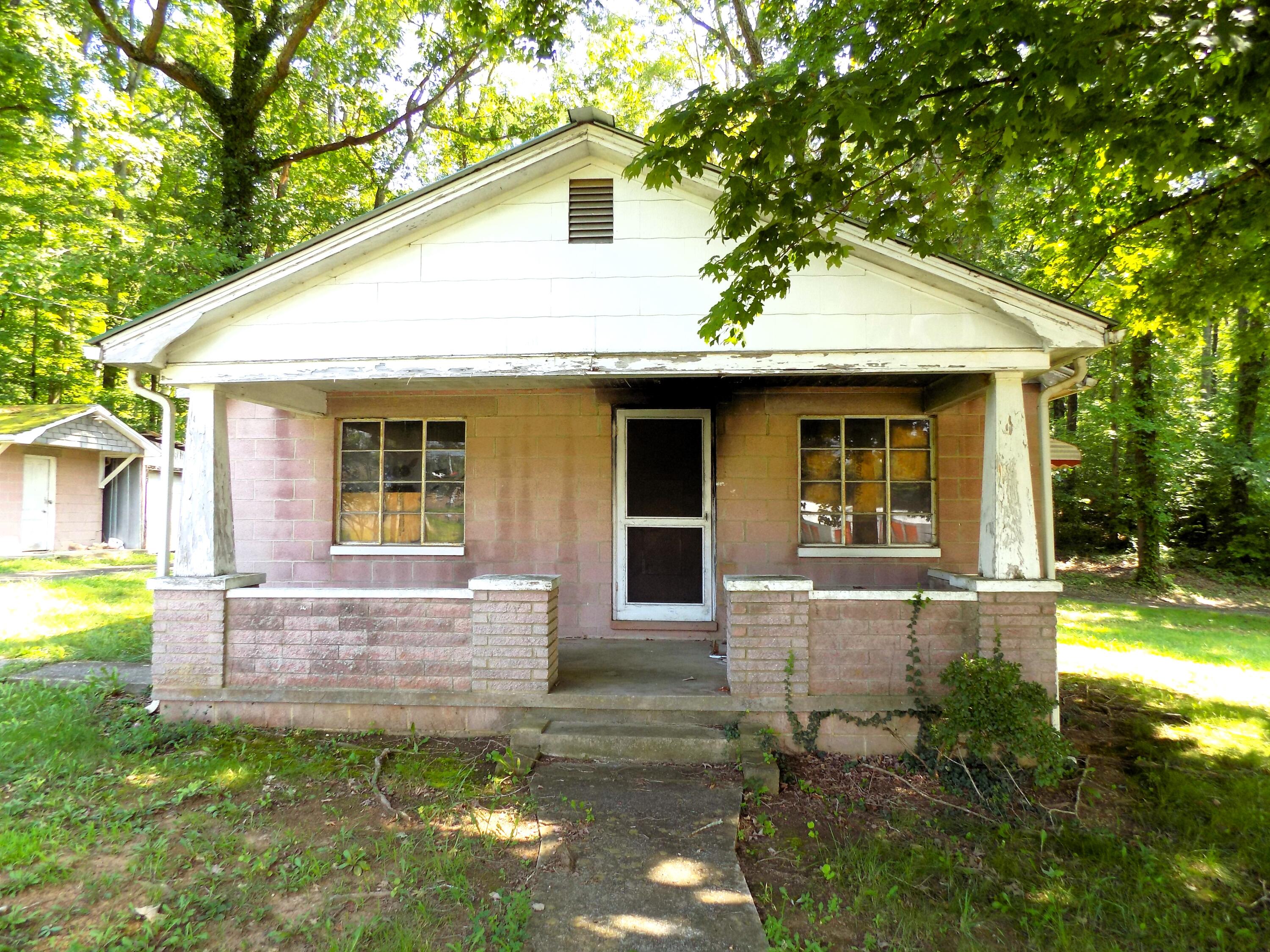 11777 Lakeshore Drive