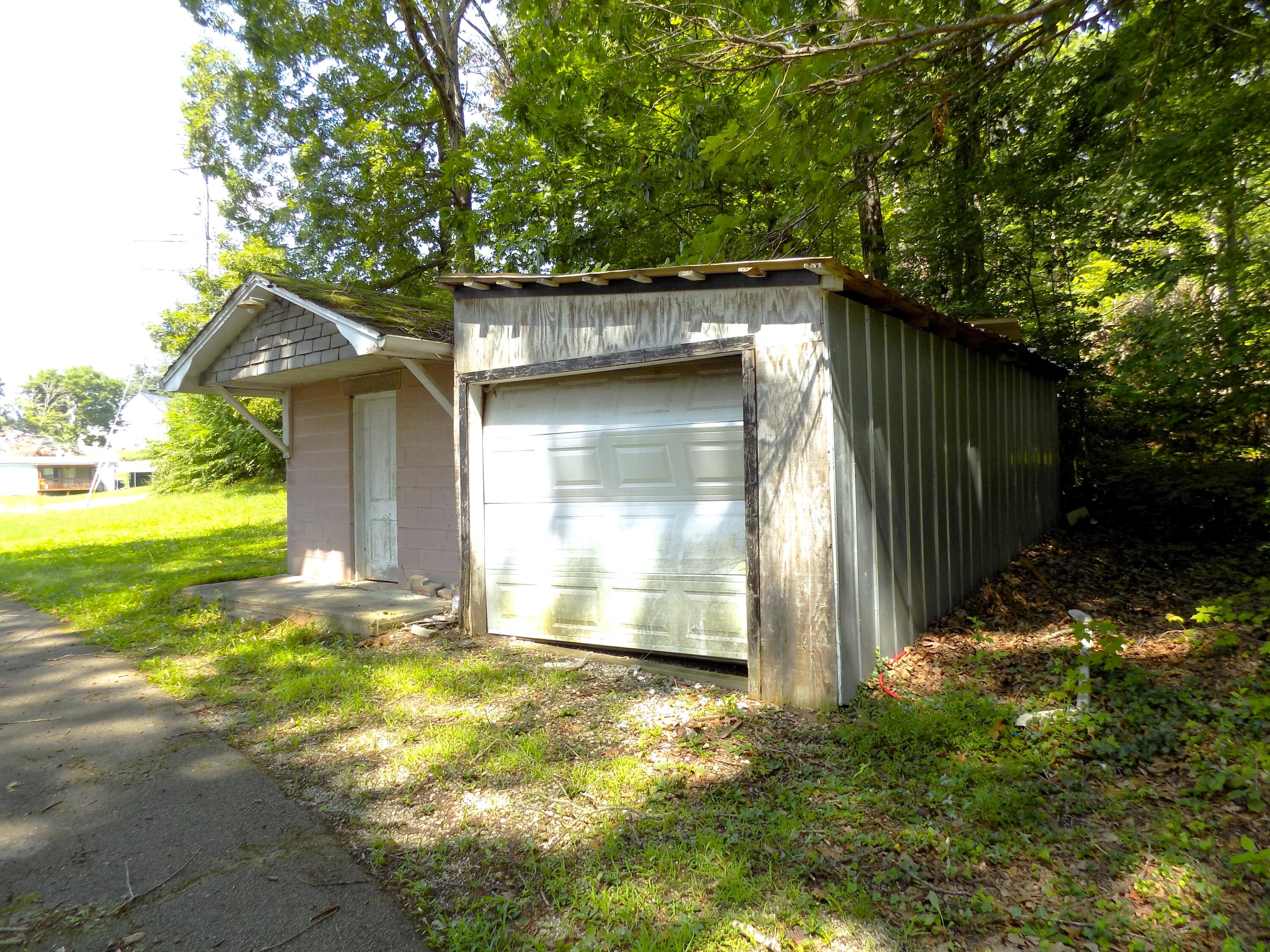 11777 Lakeshore Drive