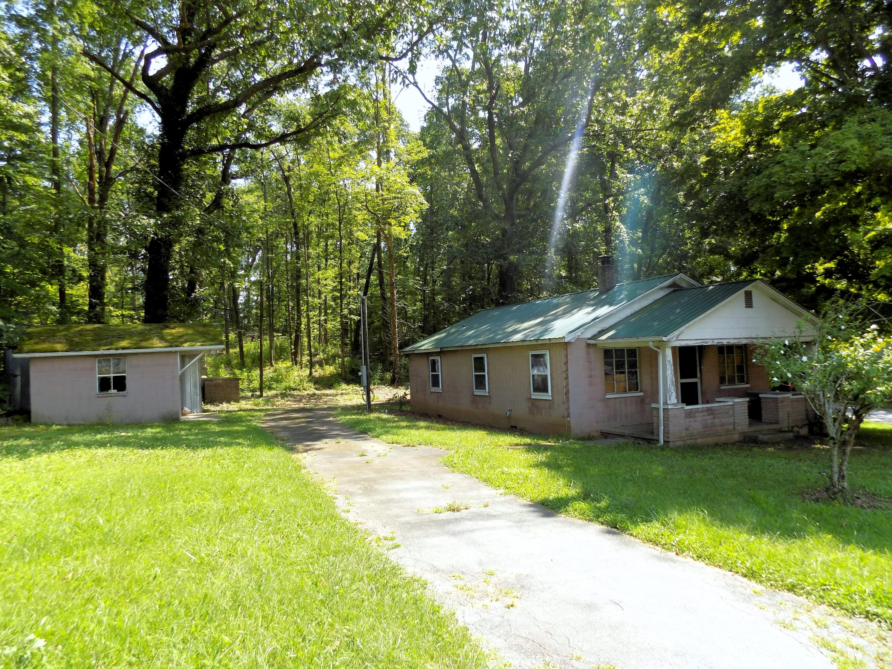 11777 Lakeshore Drive