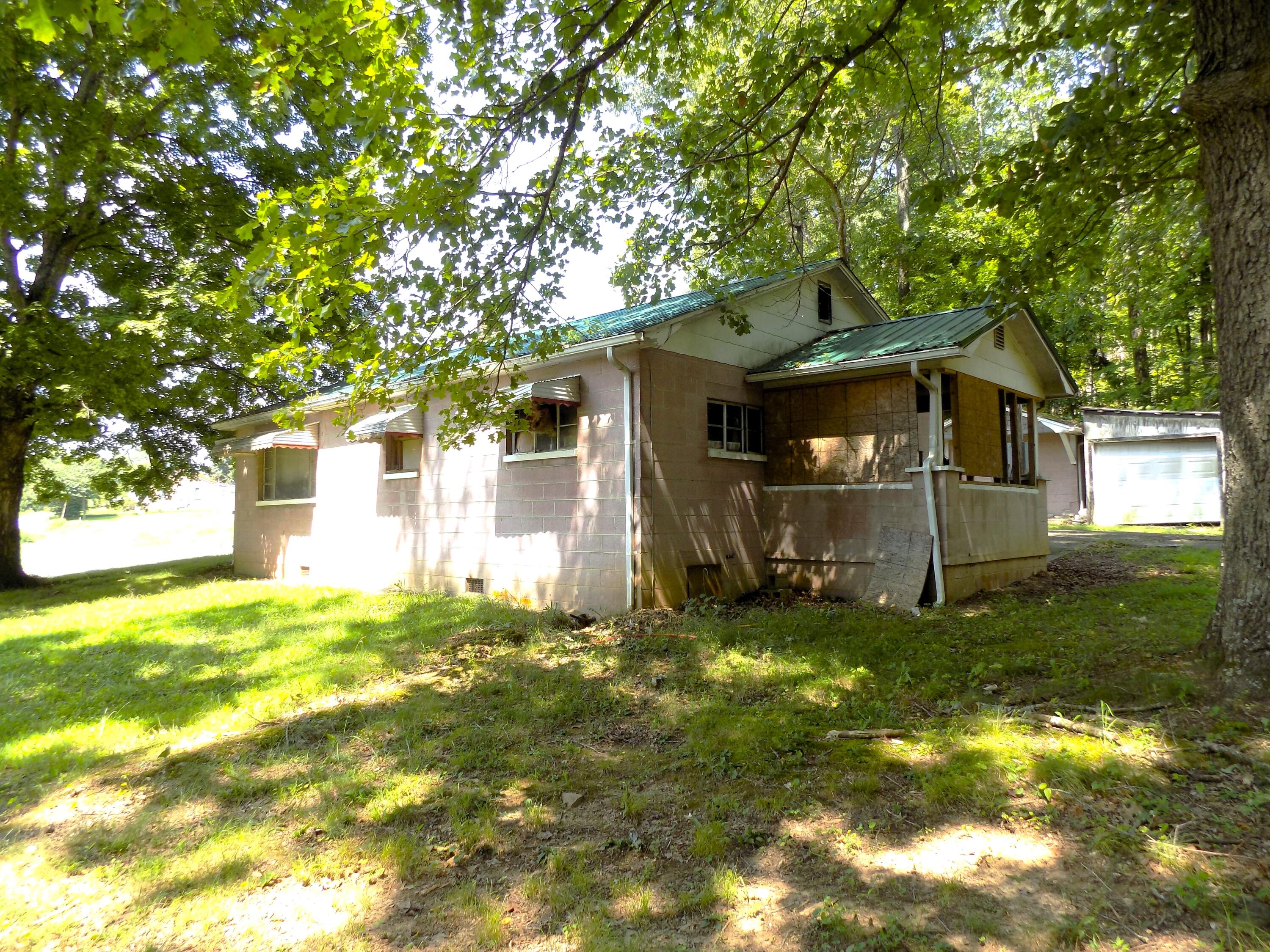 11777 Lakeshore Drive