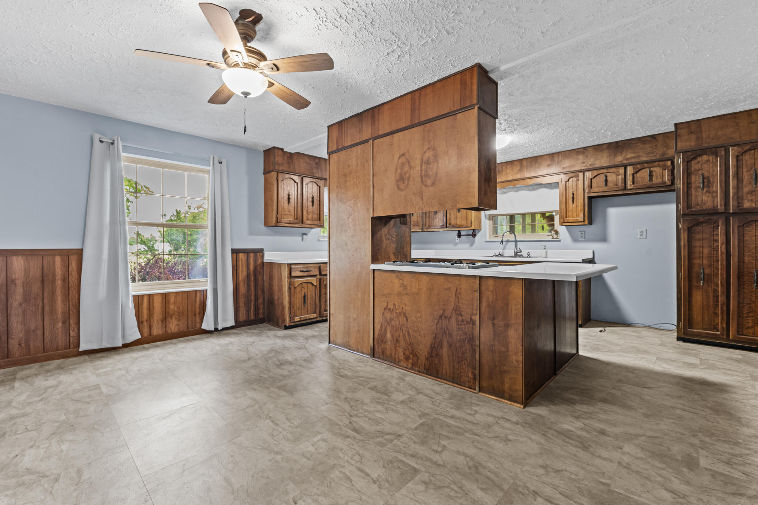 2245 Roe Junction Road