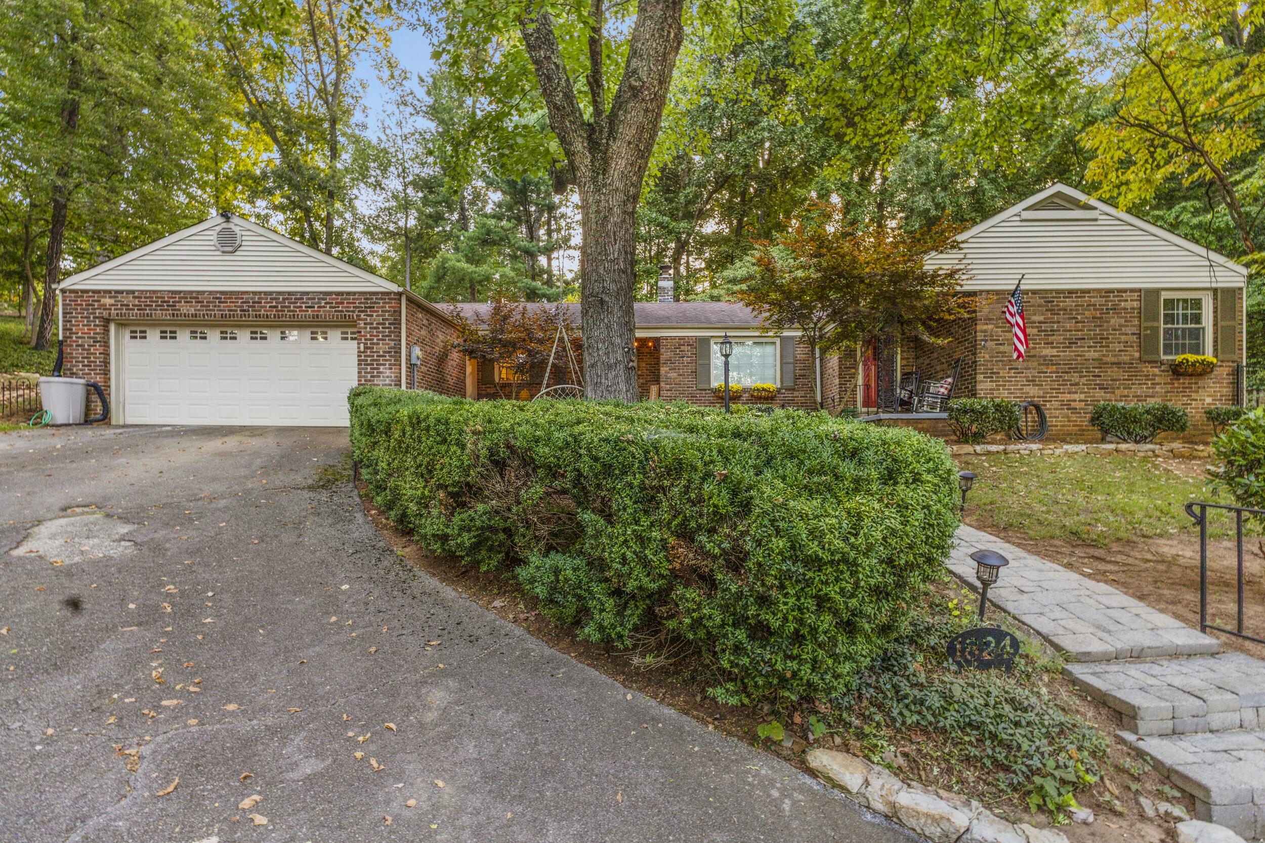 1824 Country Club Drive