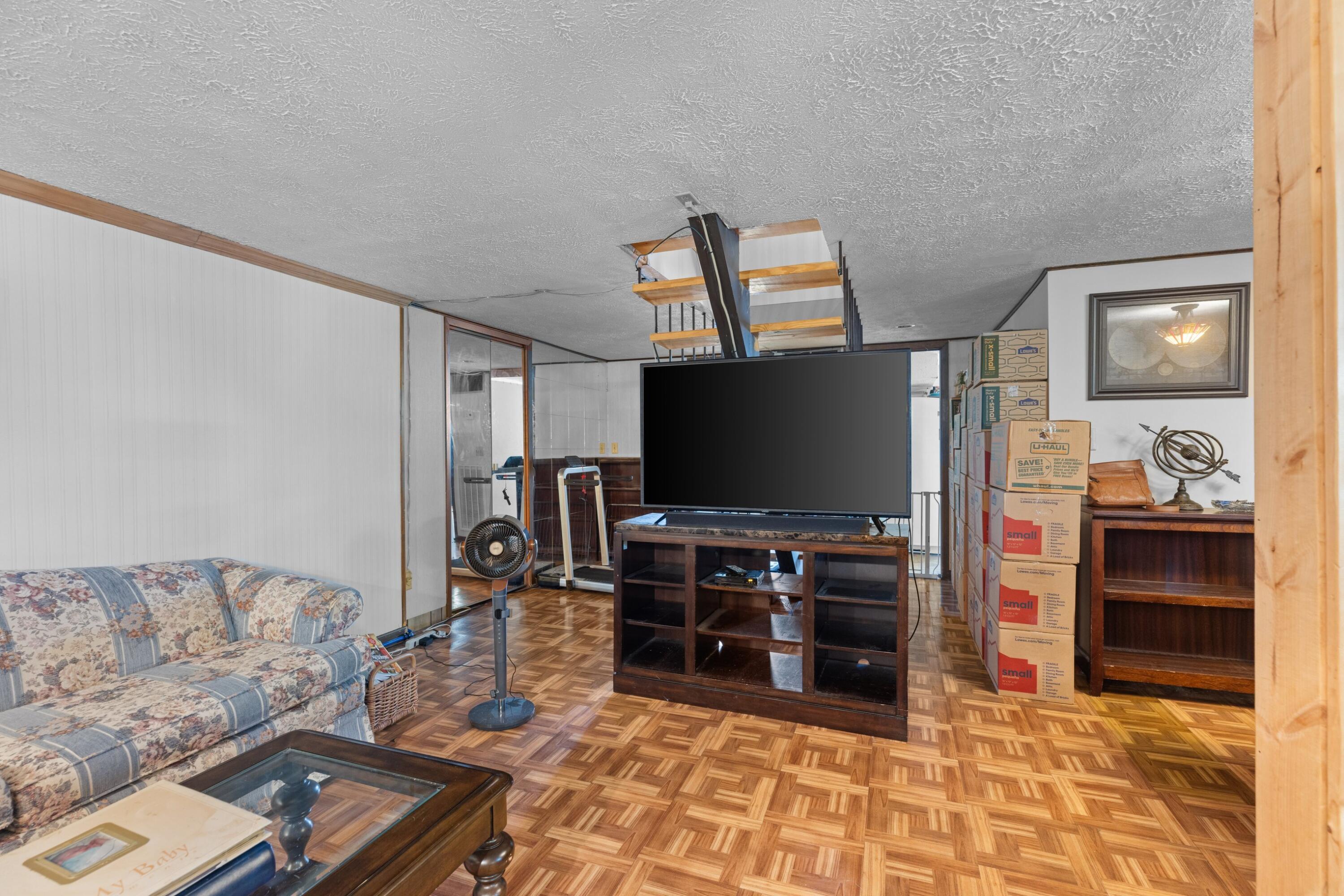 405 Blue Grass Dr Drive