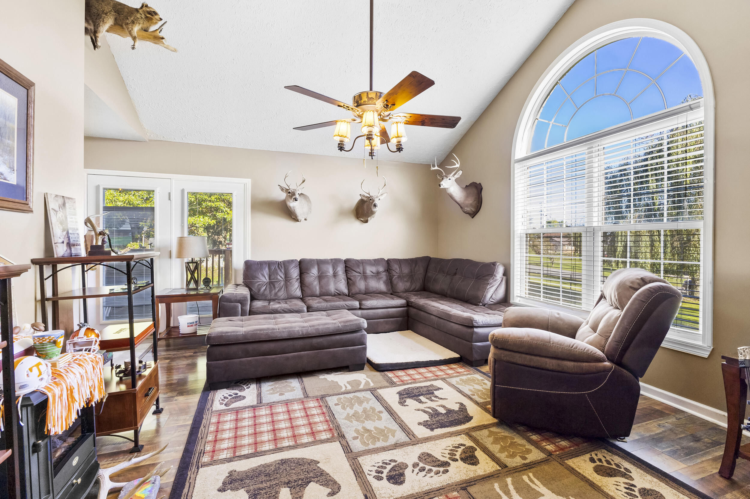 5549 Buckingham Drive