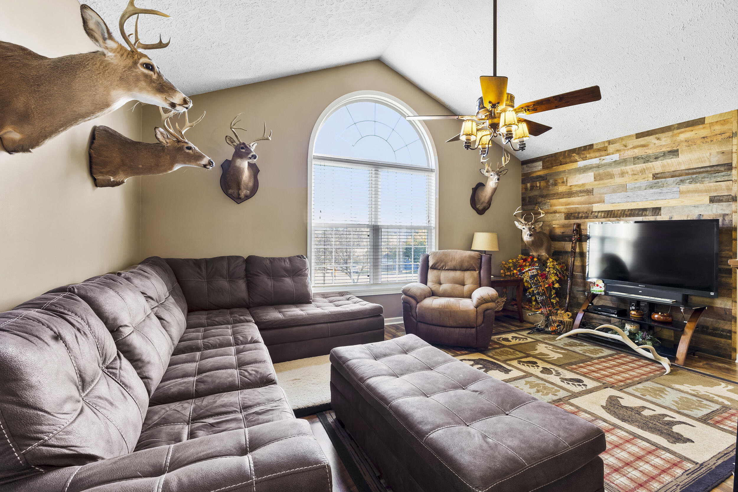 5549 Buckingham Drive