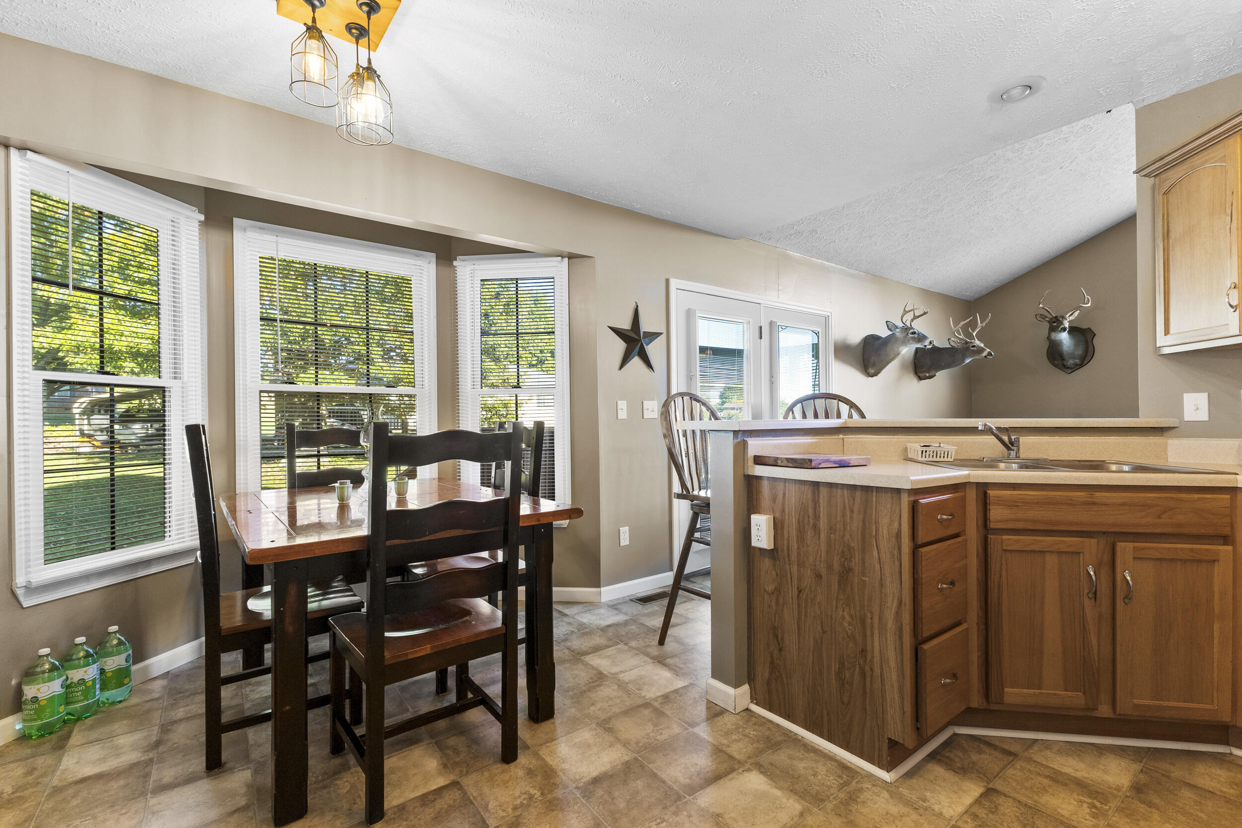 5549 Buckingham Drive