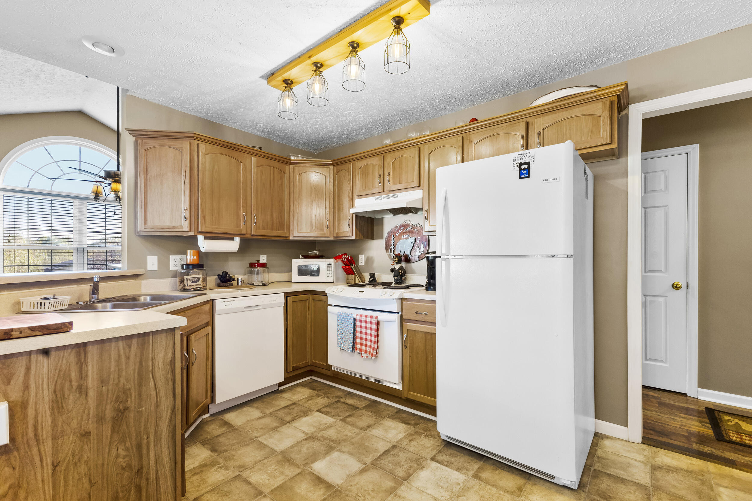 5549 Buckingham Drive