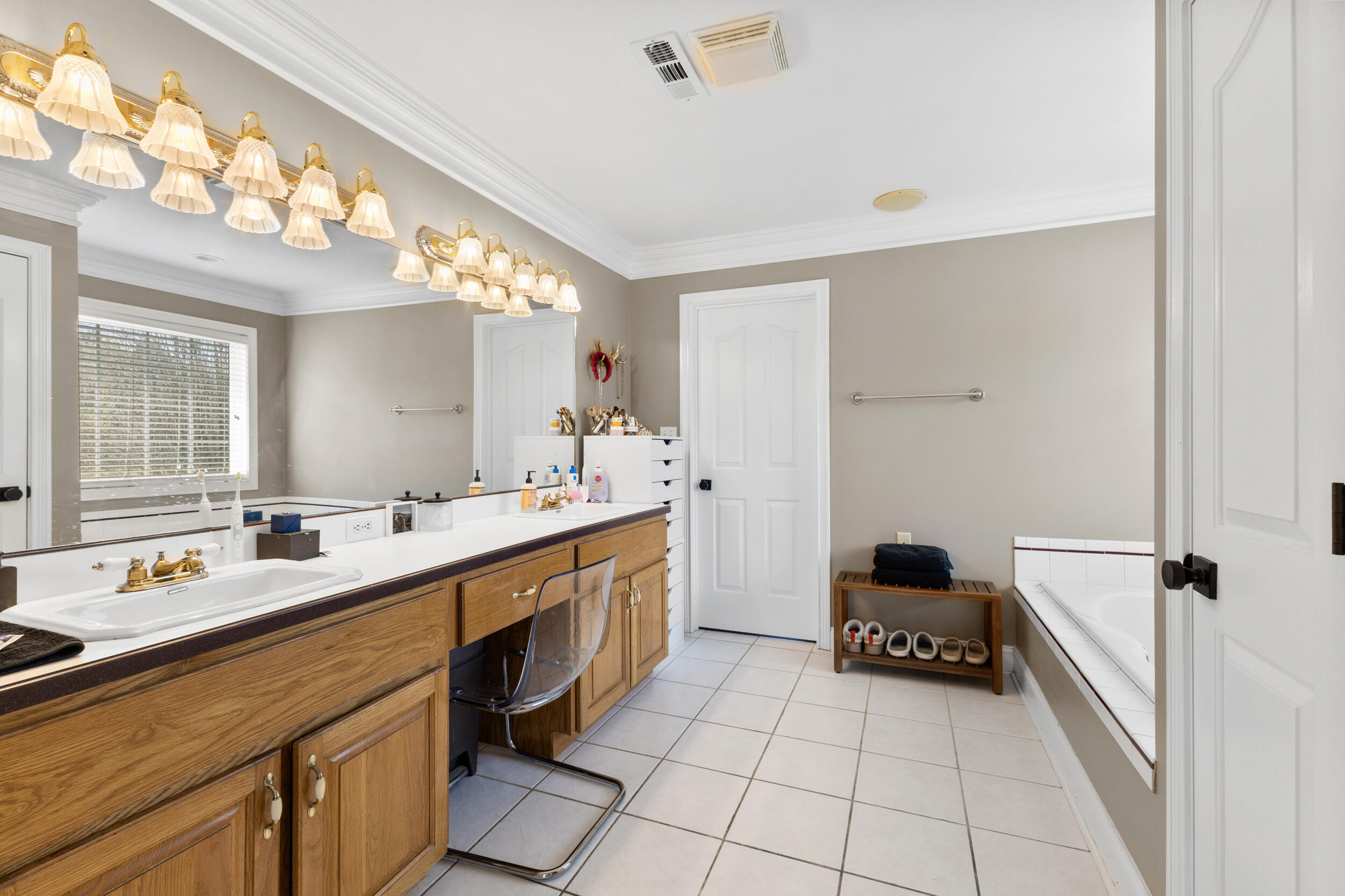 1013 Hickory View Drive