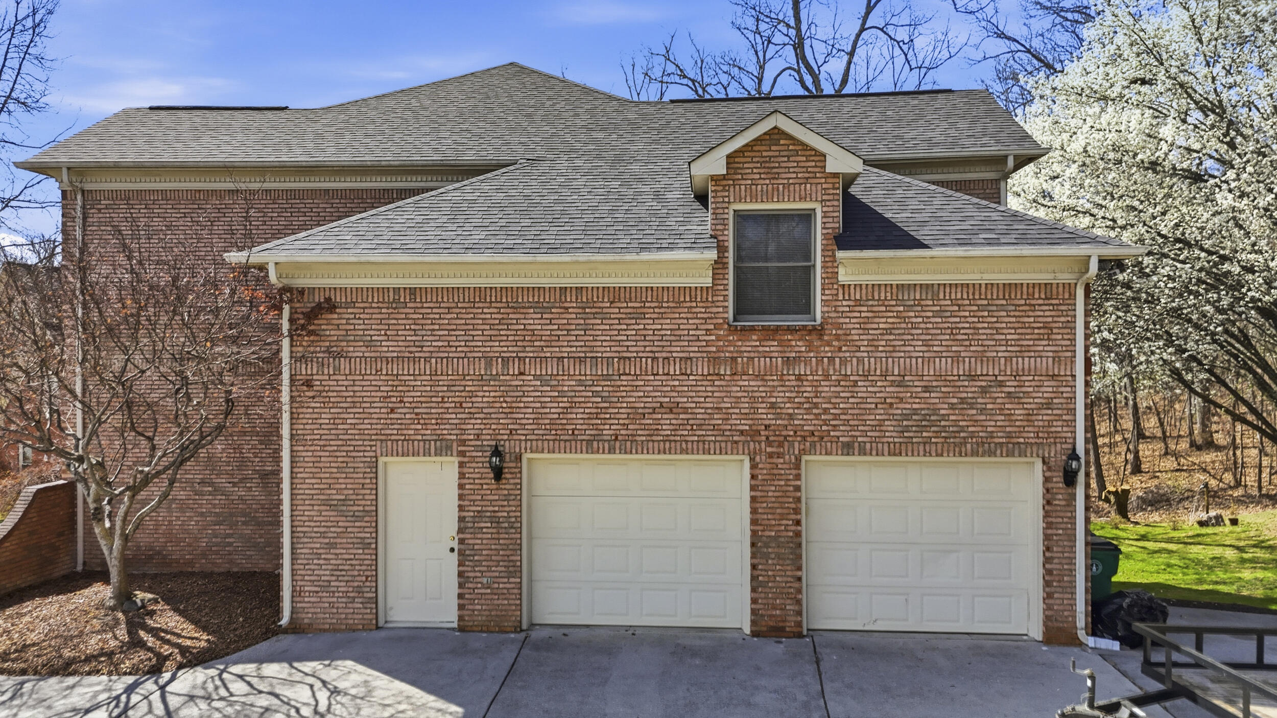 1054 Colonial Drive