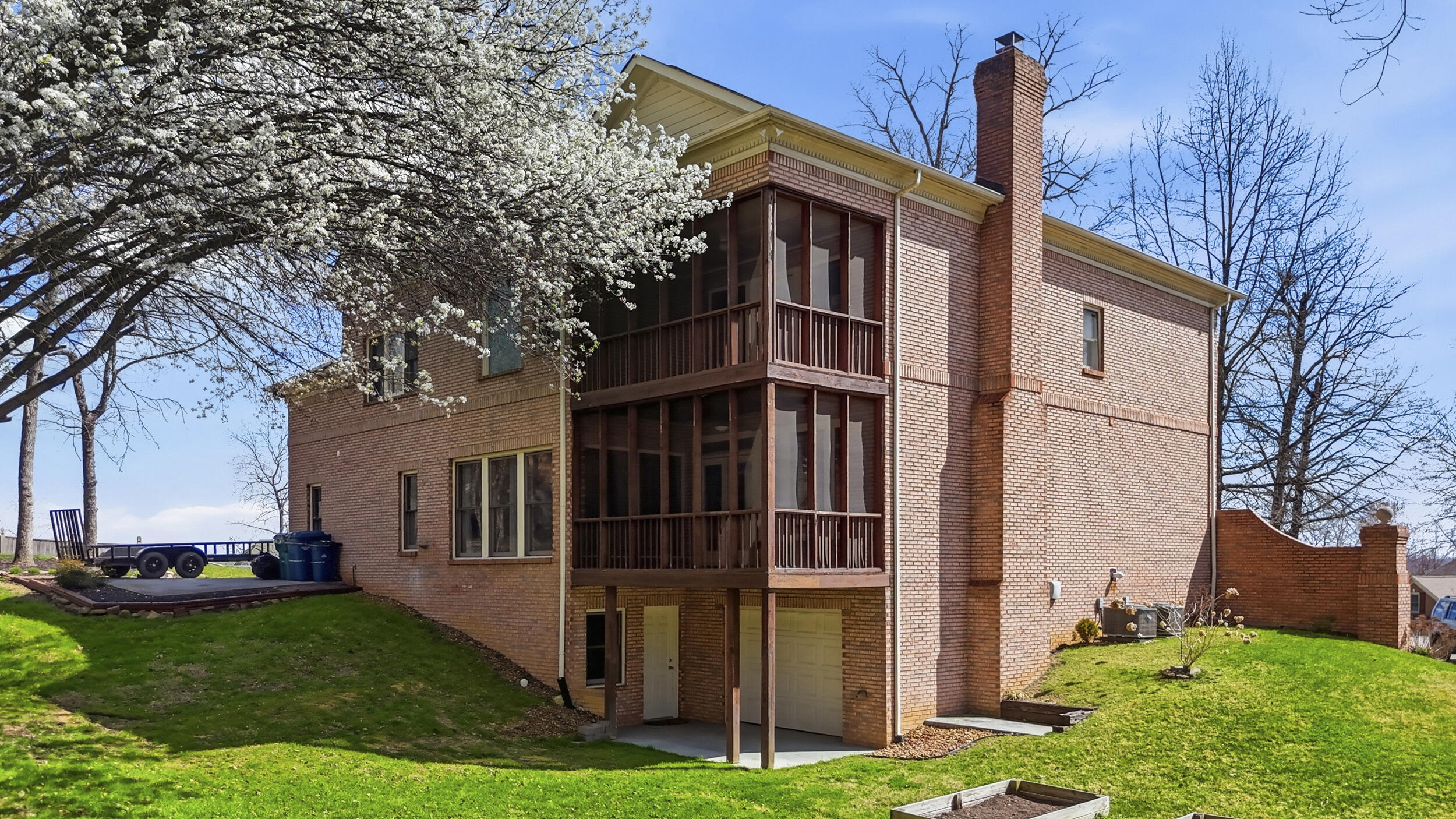 1054 Colonial Drive