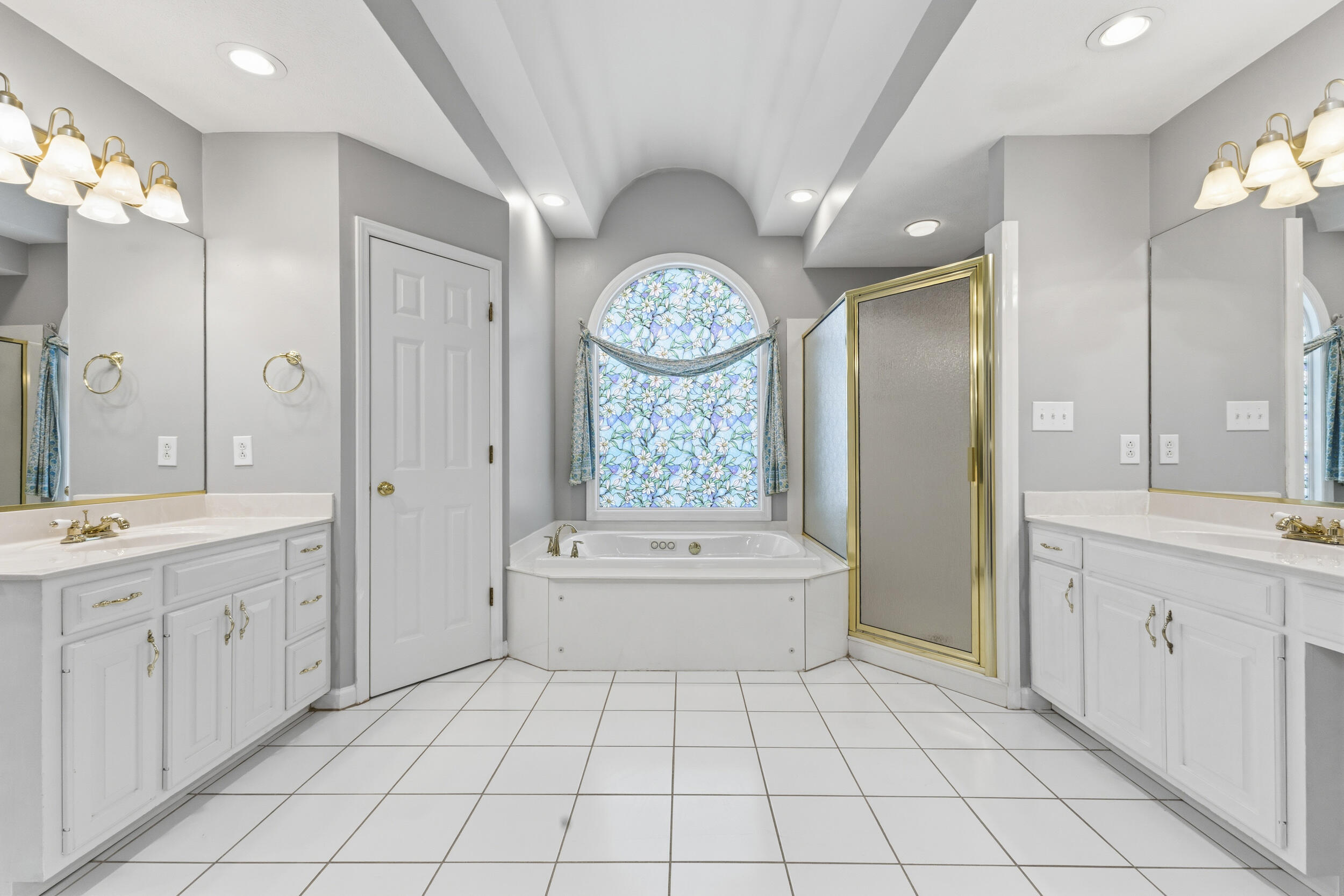 1054 Colonial Drive
