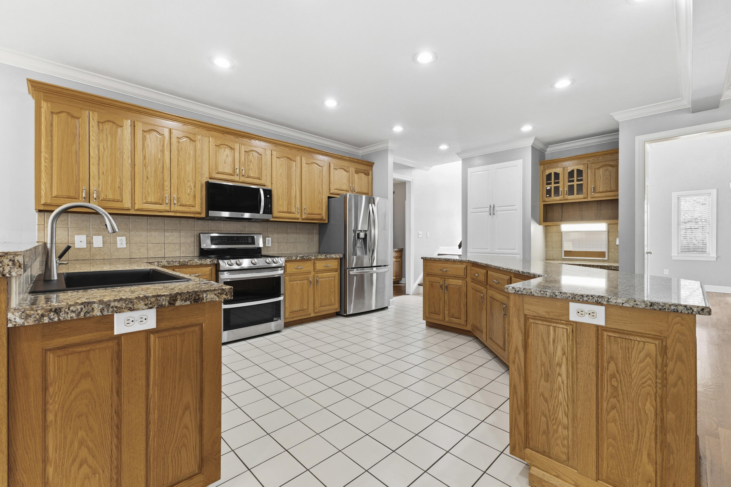 1054 Colonial Drive
