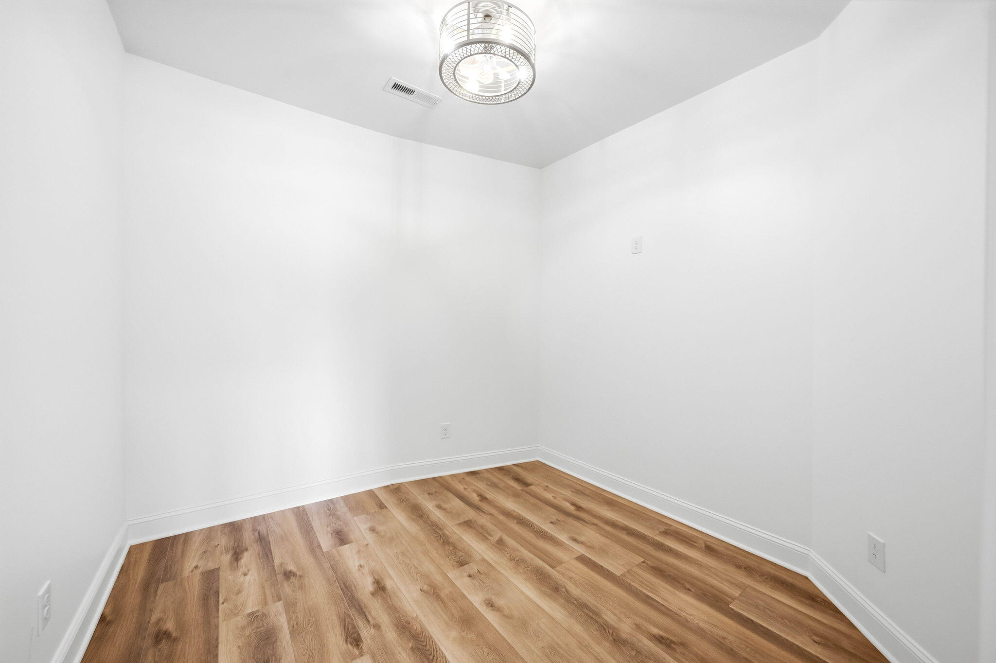 2126 Edgewater Sound