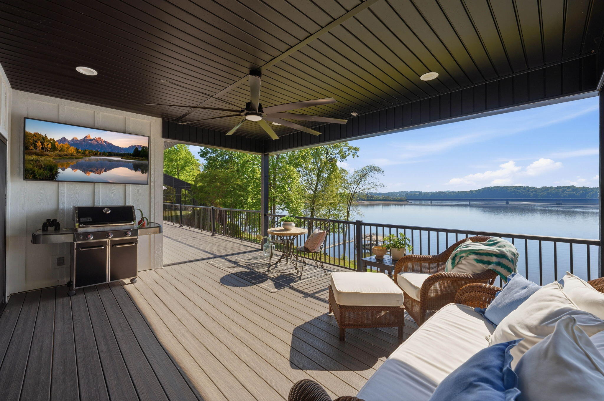 2126 Edgewater Sound
