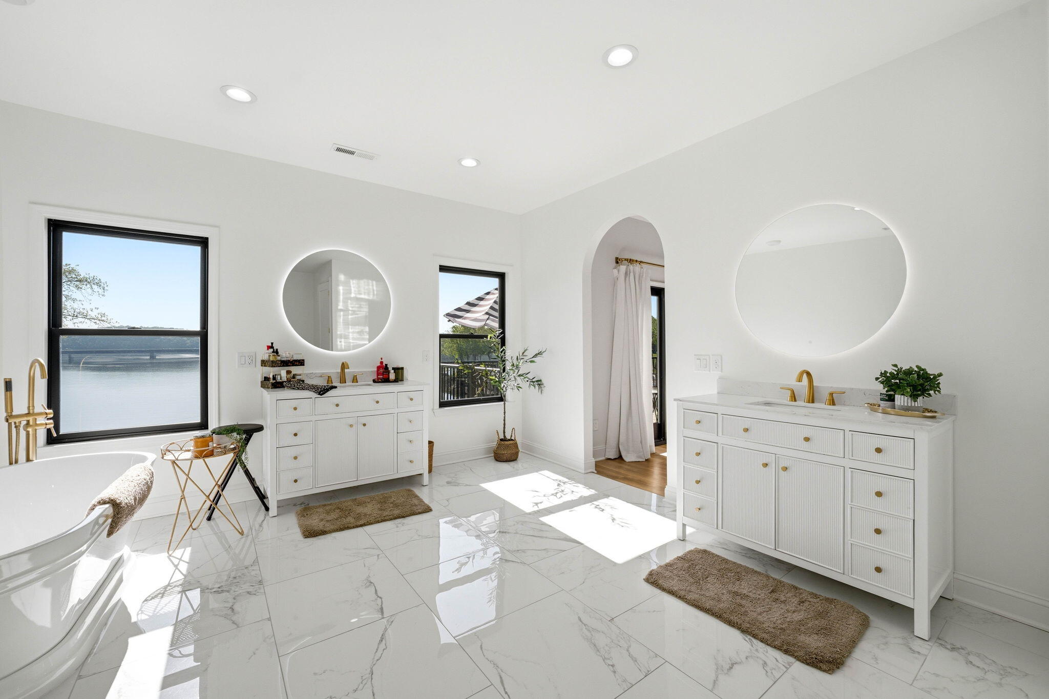 2126 Edgewater Sound