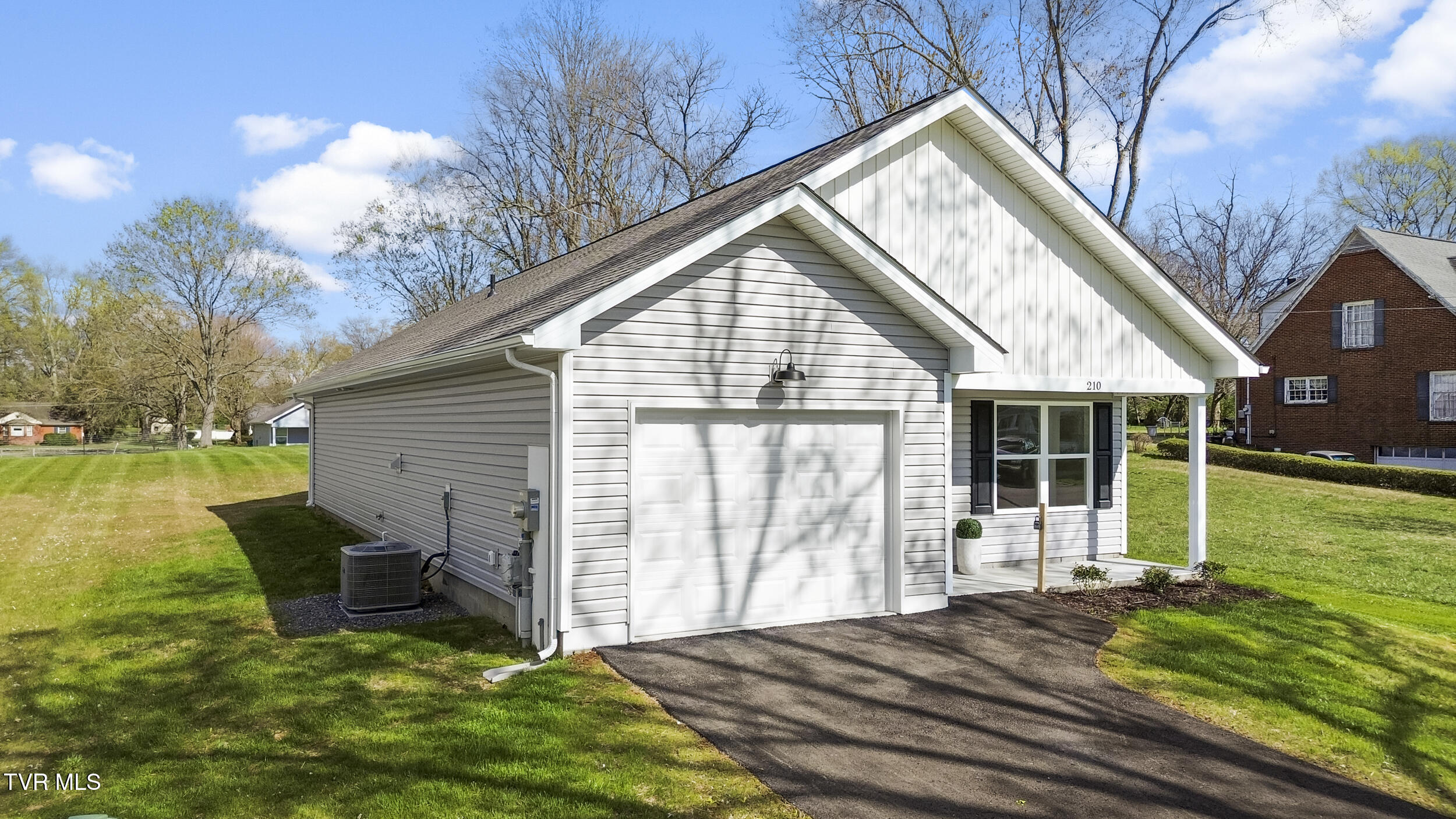 210 Baylor Avenue