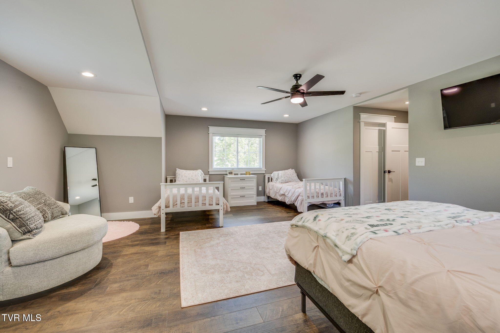 350 Sunset Harbor Drive