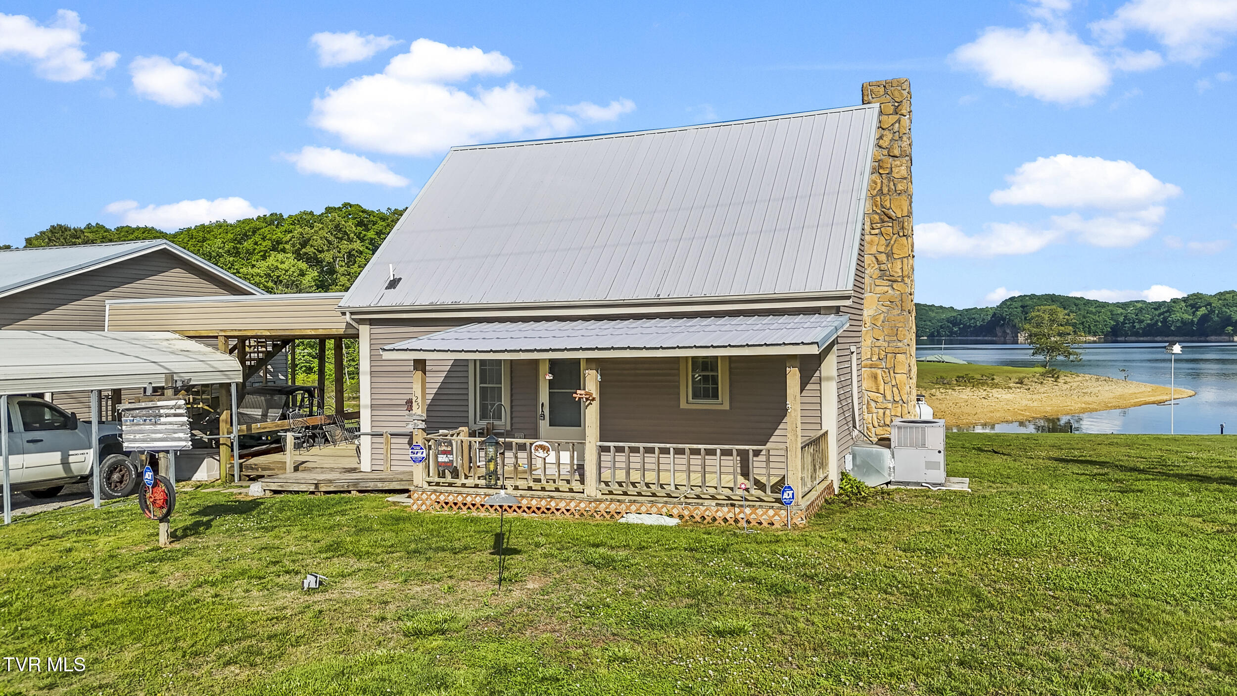 125 Island Harbor Lane