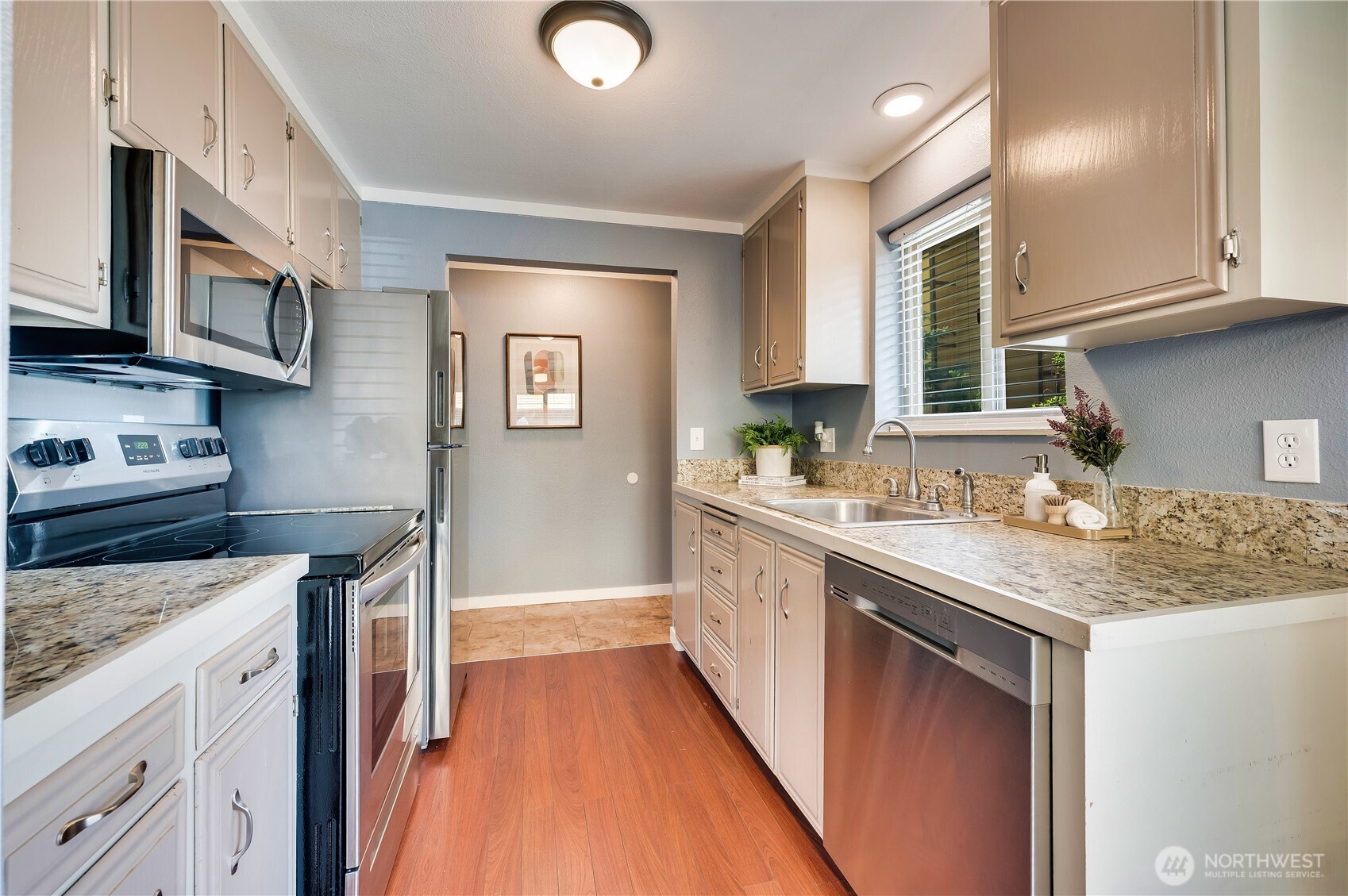 4511 Greenwood Avenue N Unit: 1