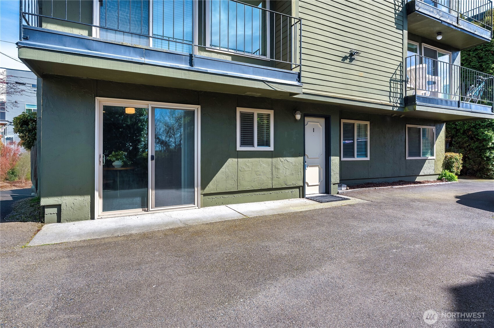 4511 Greenwood Avenue N Unit: 1