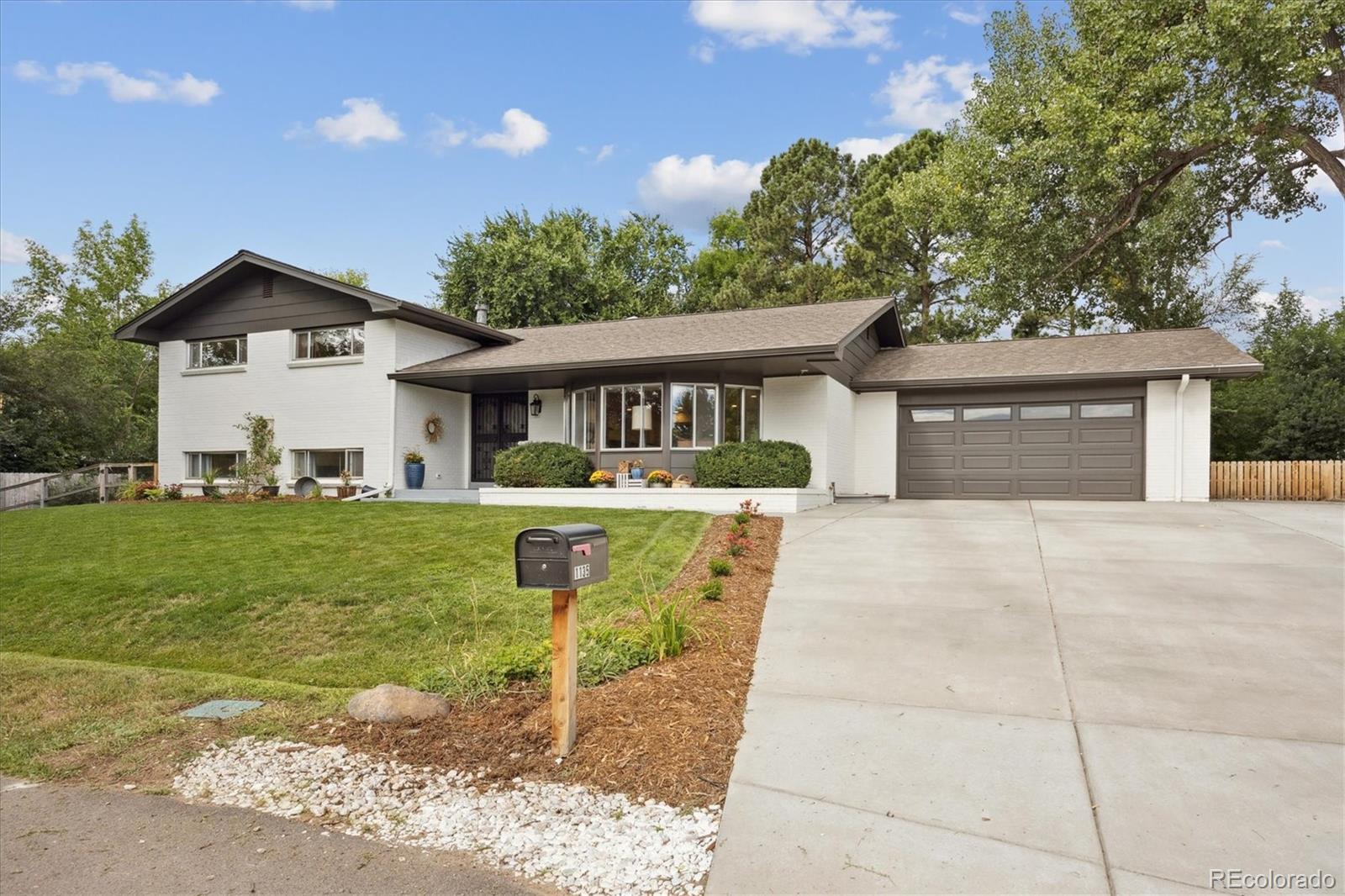1135 Iris Street
