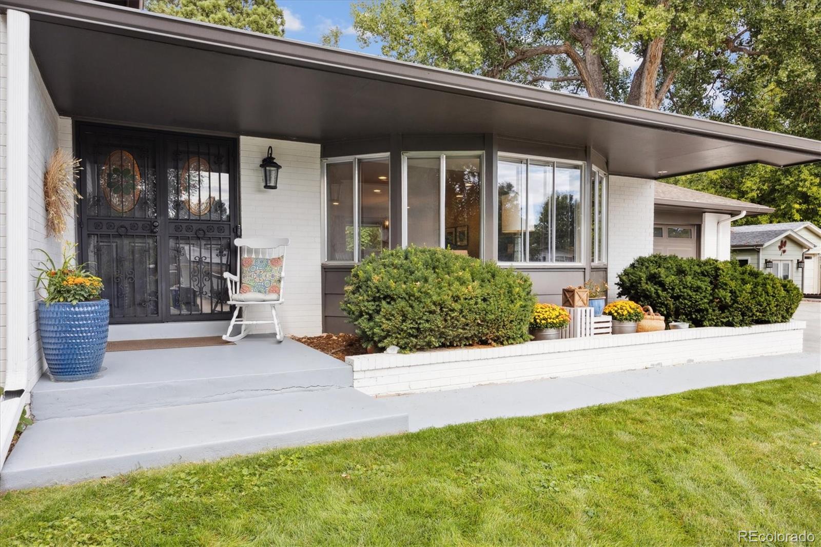 1135 Iris Street