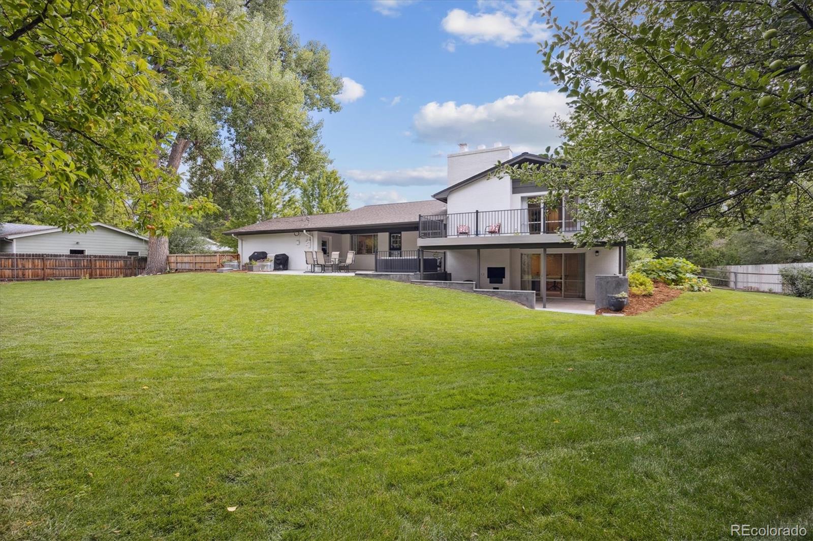 1135 Iris Street