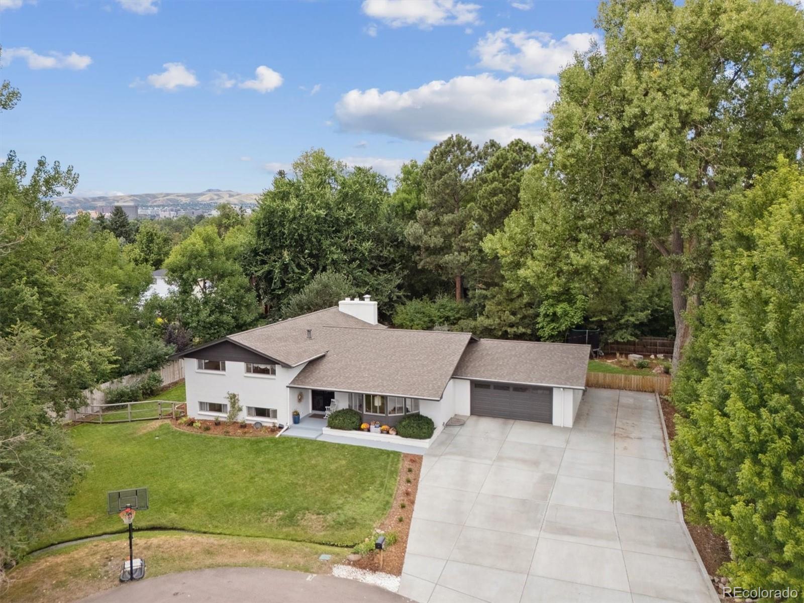 1135 Iris Street