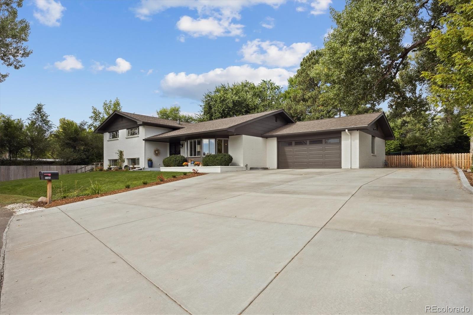 1135 Iris Street