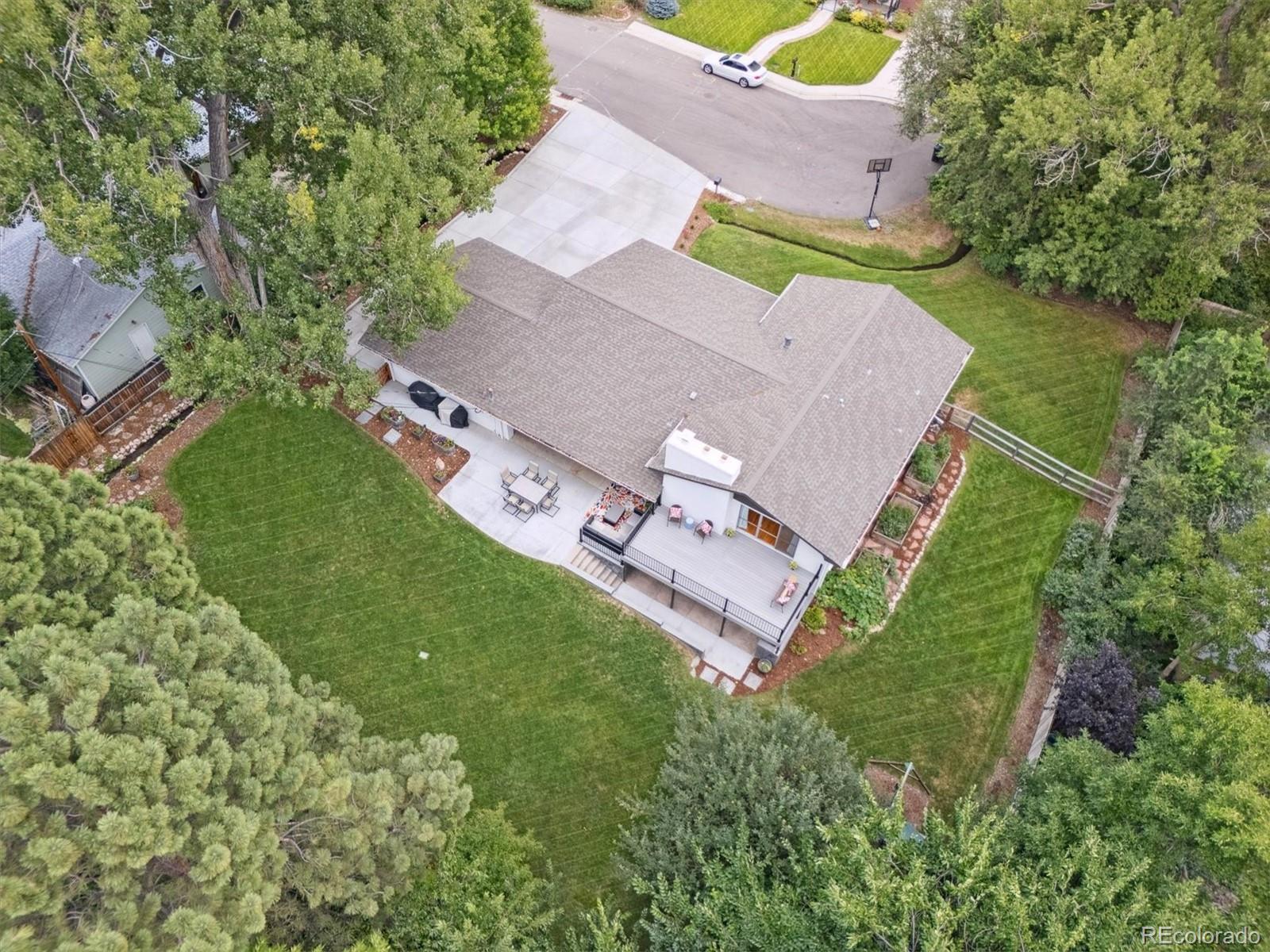 1135 Iris Street