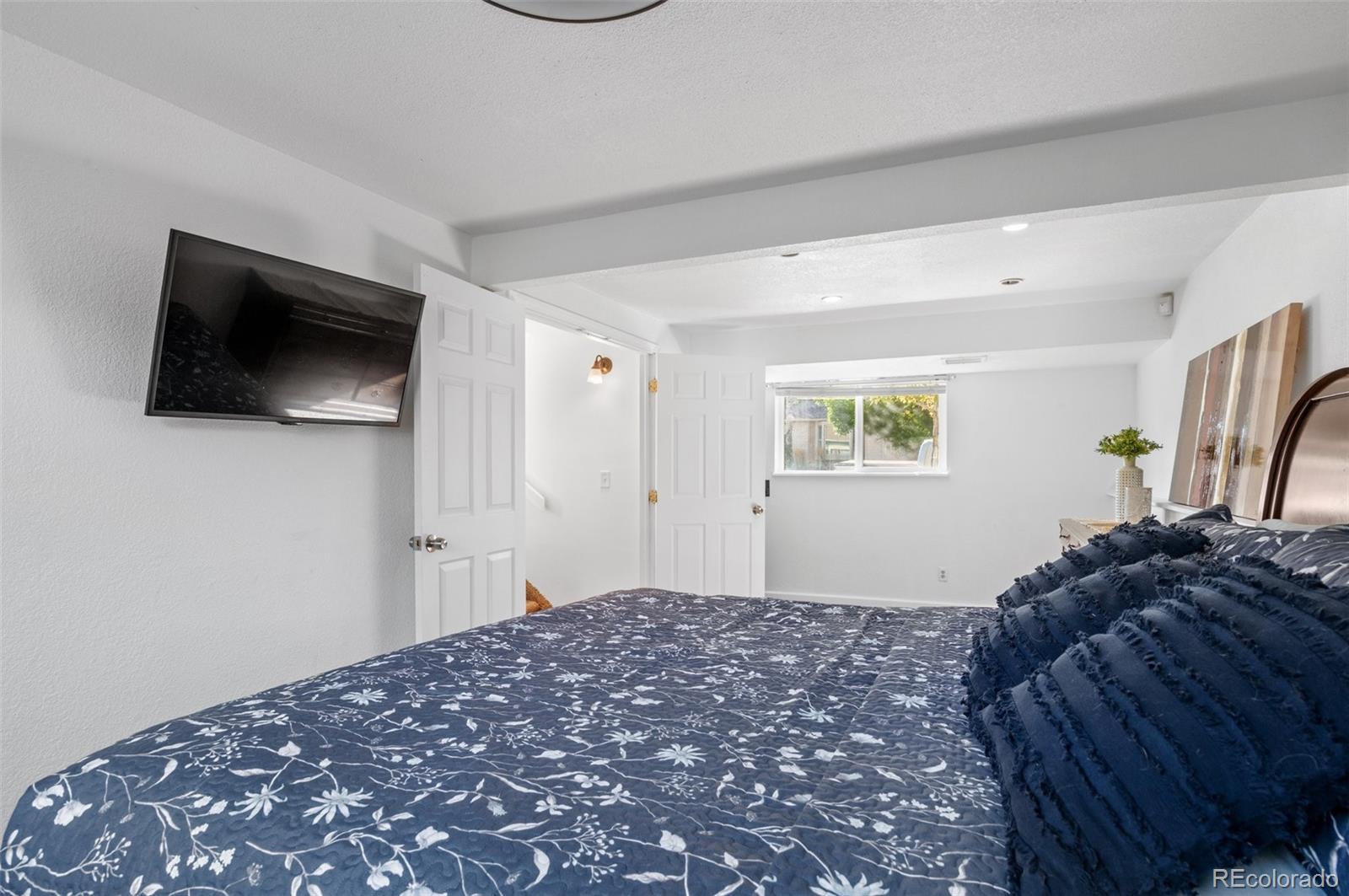 6566 S Flower Street