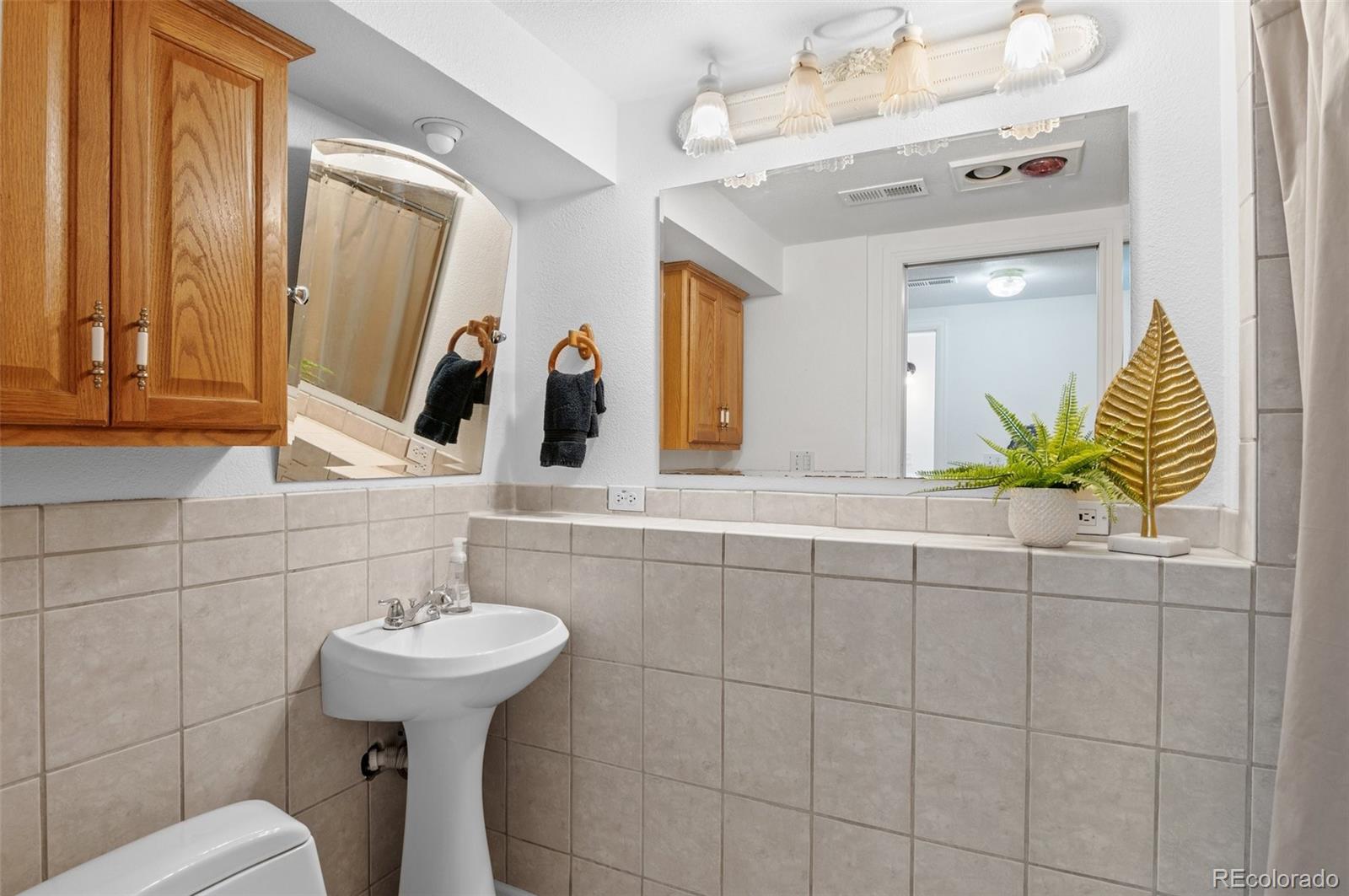 6566 S Flower Street