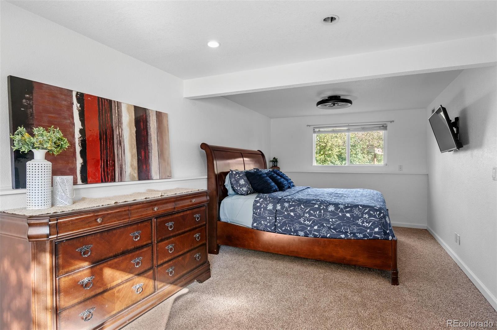 6566 S Flower Street