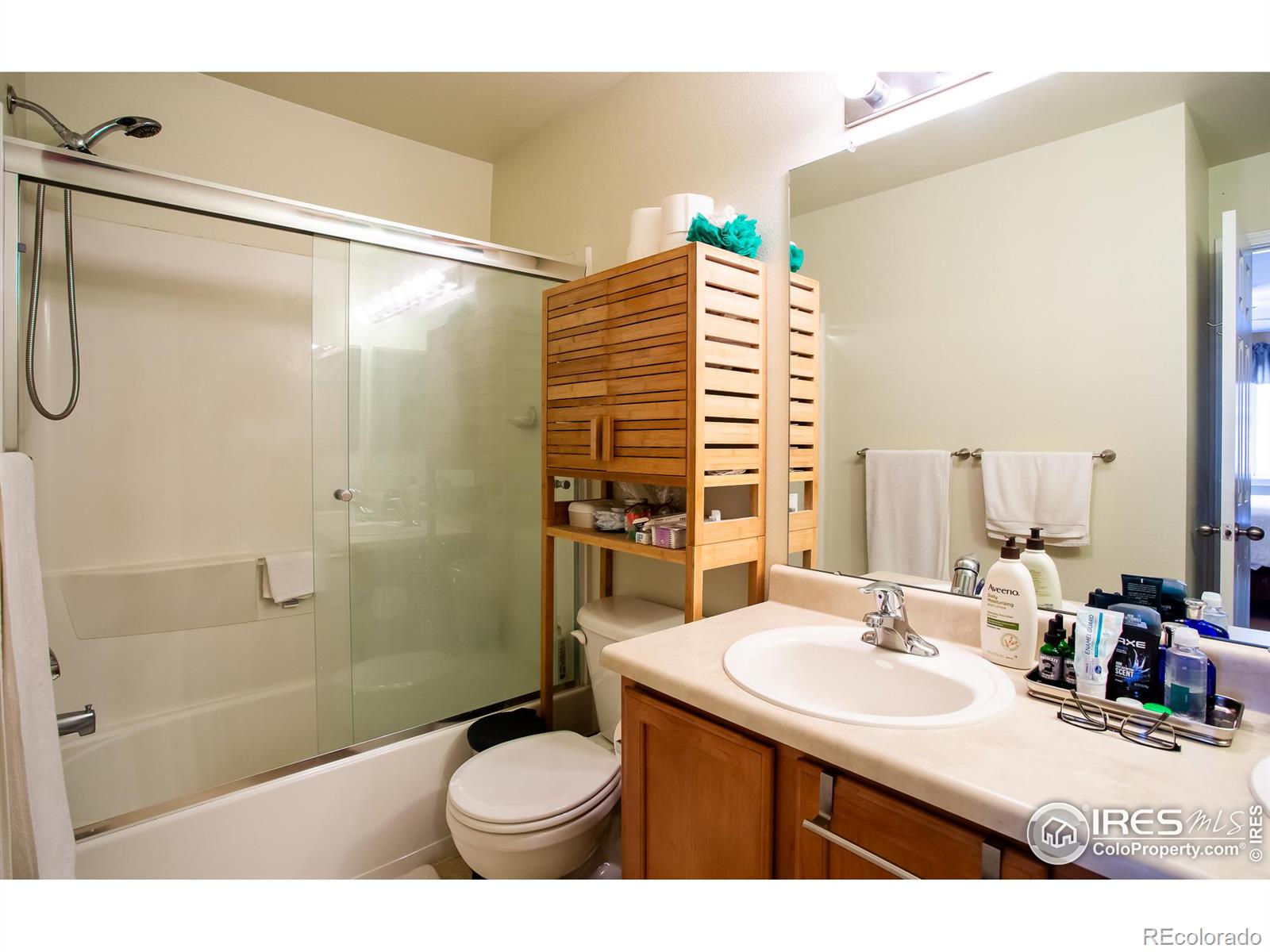 6225 Snowberry Avenue