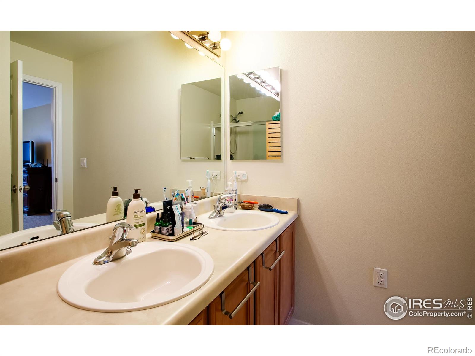 6225 Snowberry Avenue