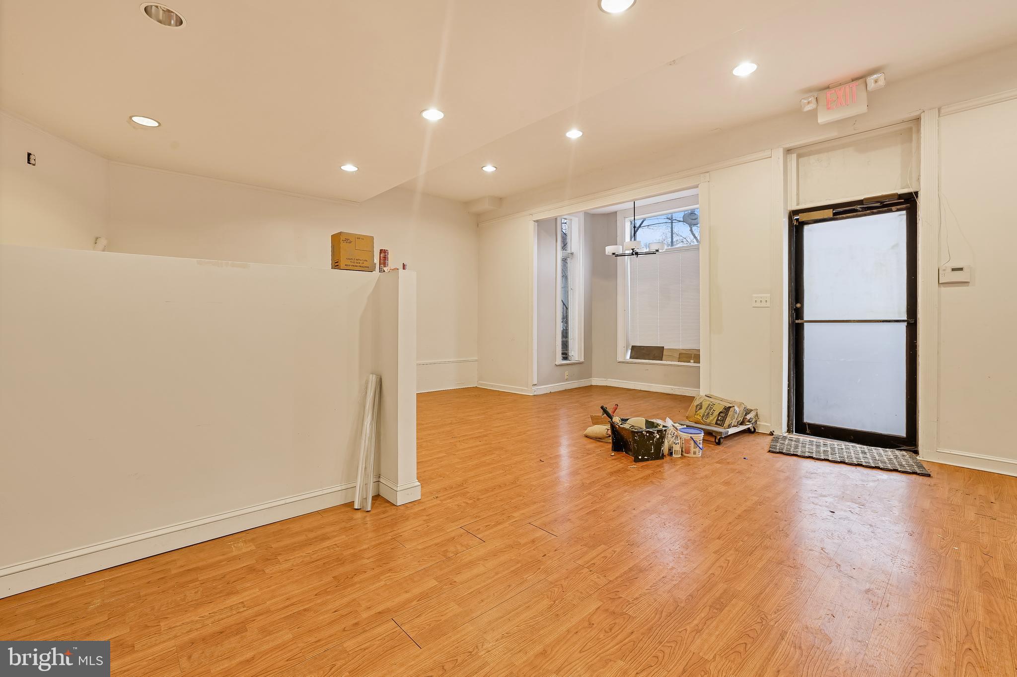 653 Constitution Ave NE
