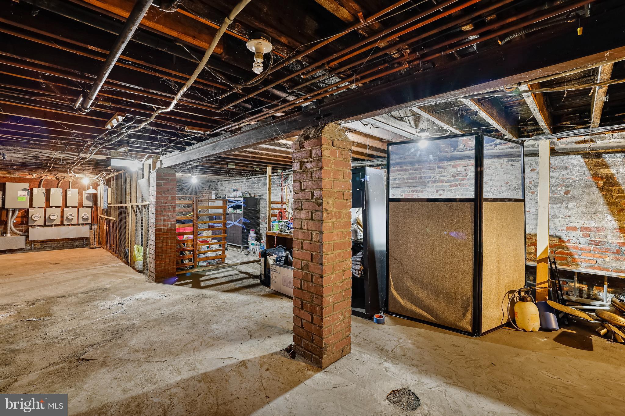 653 Constitution Ave NE