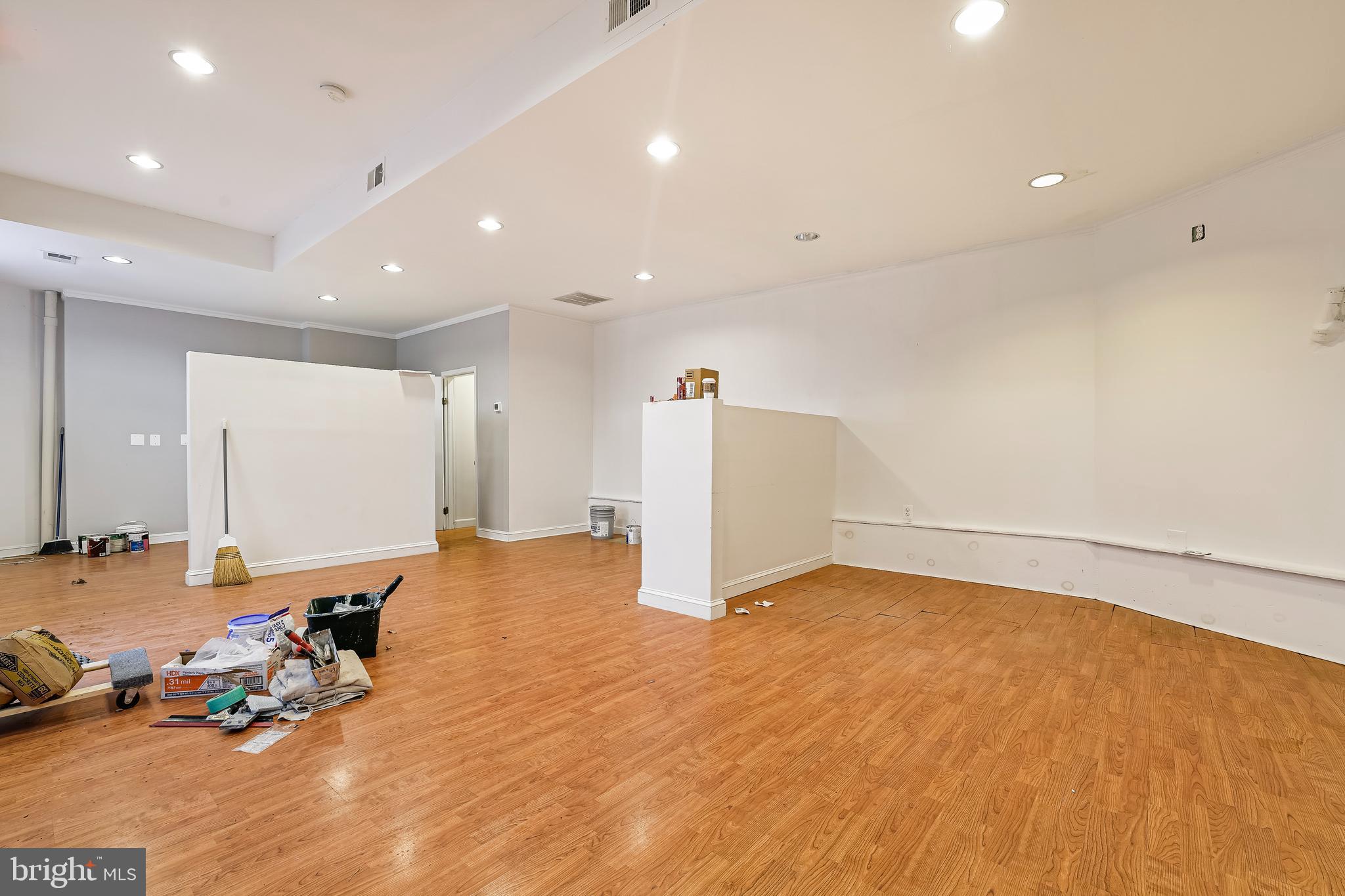 653 Constitution Ave NE