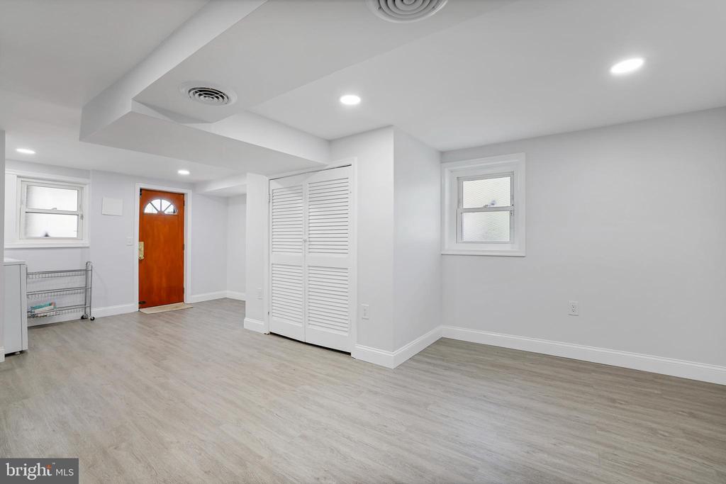 215 Jefferson St NW