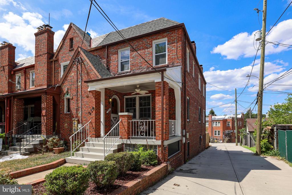 215 Jefferson St NW