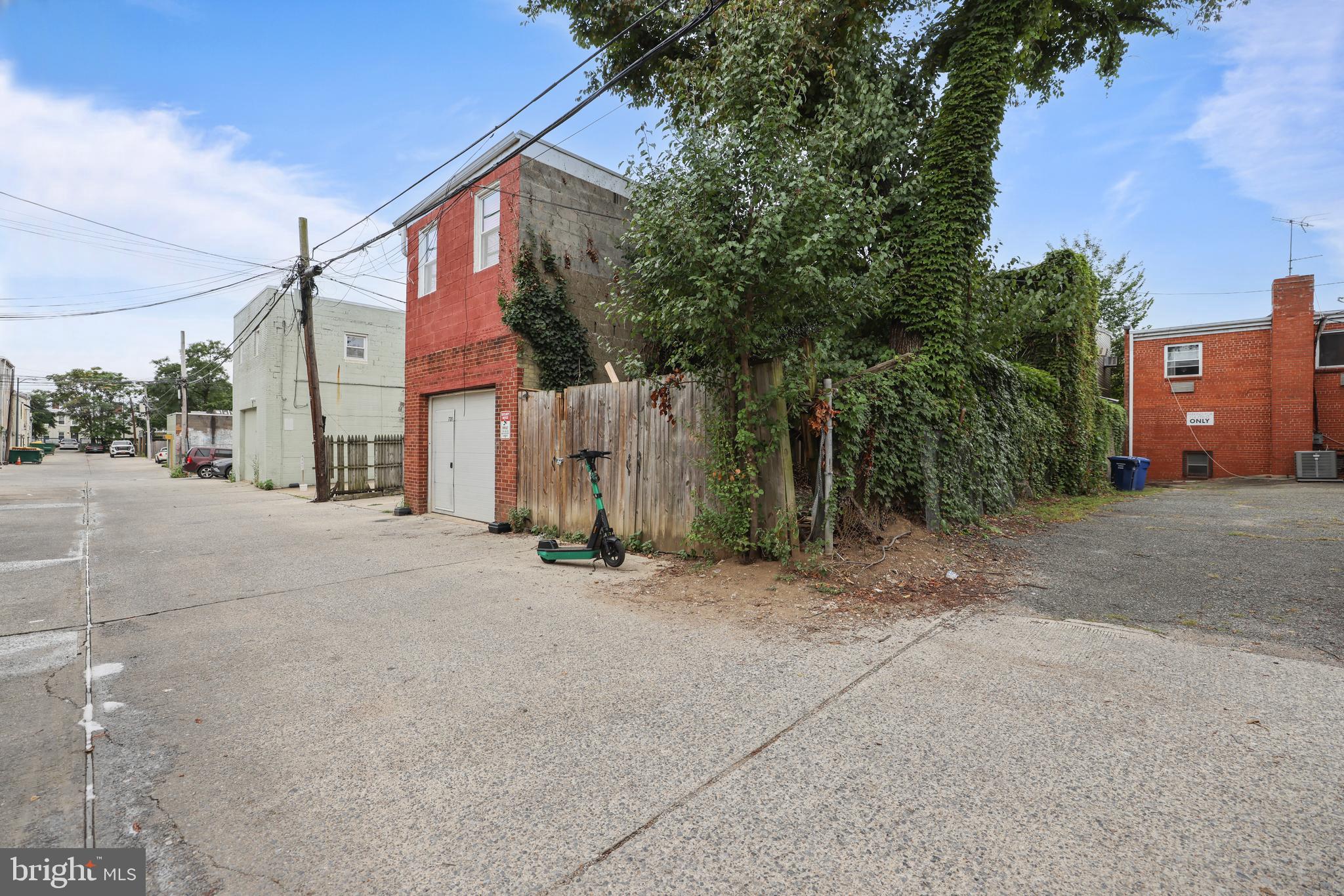 705 8th St SE