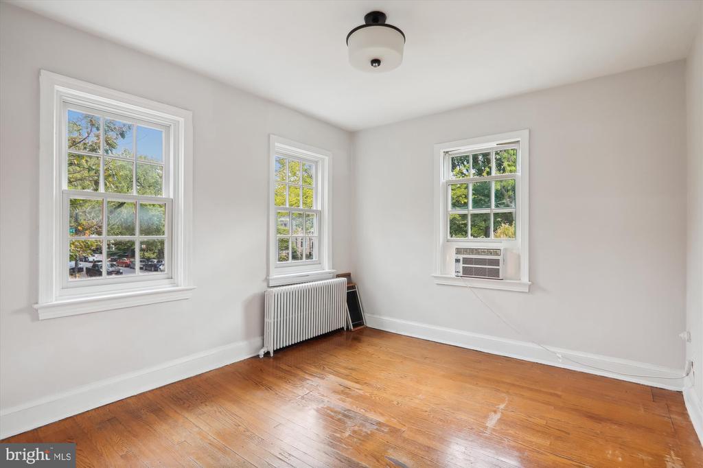 821 East Capitol SE