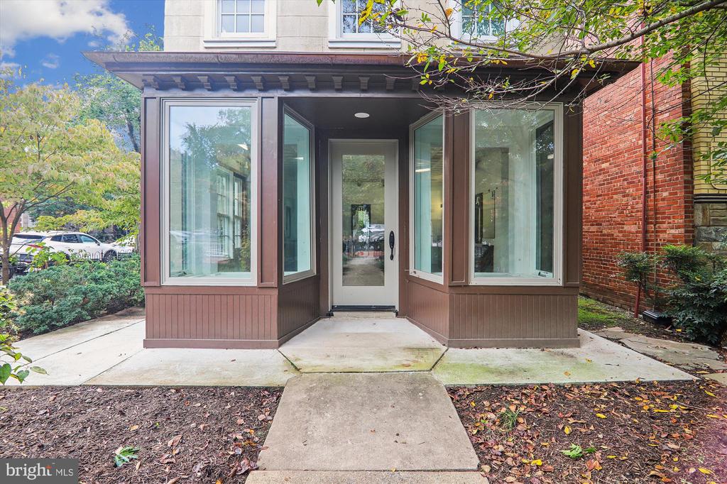 821 East Capitol SE