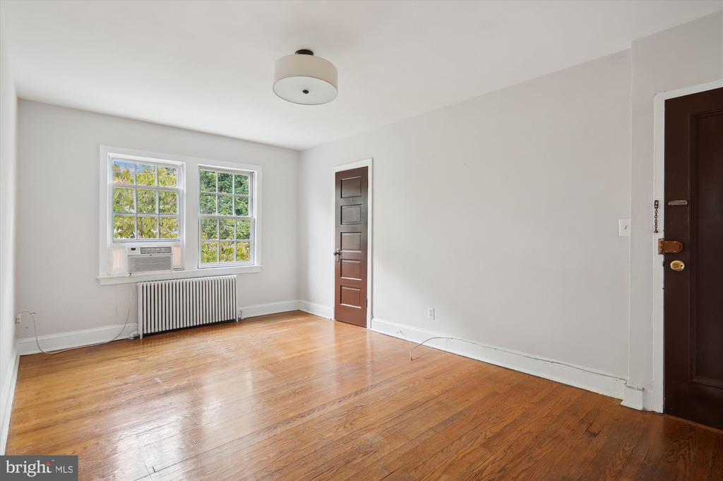 821 East Capitol SE