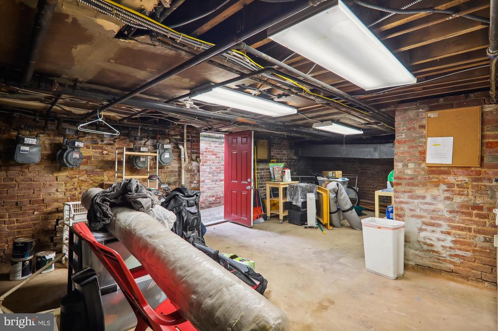 821 East Capitol SE